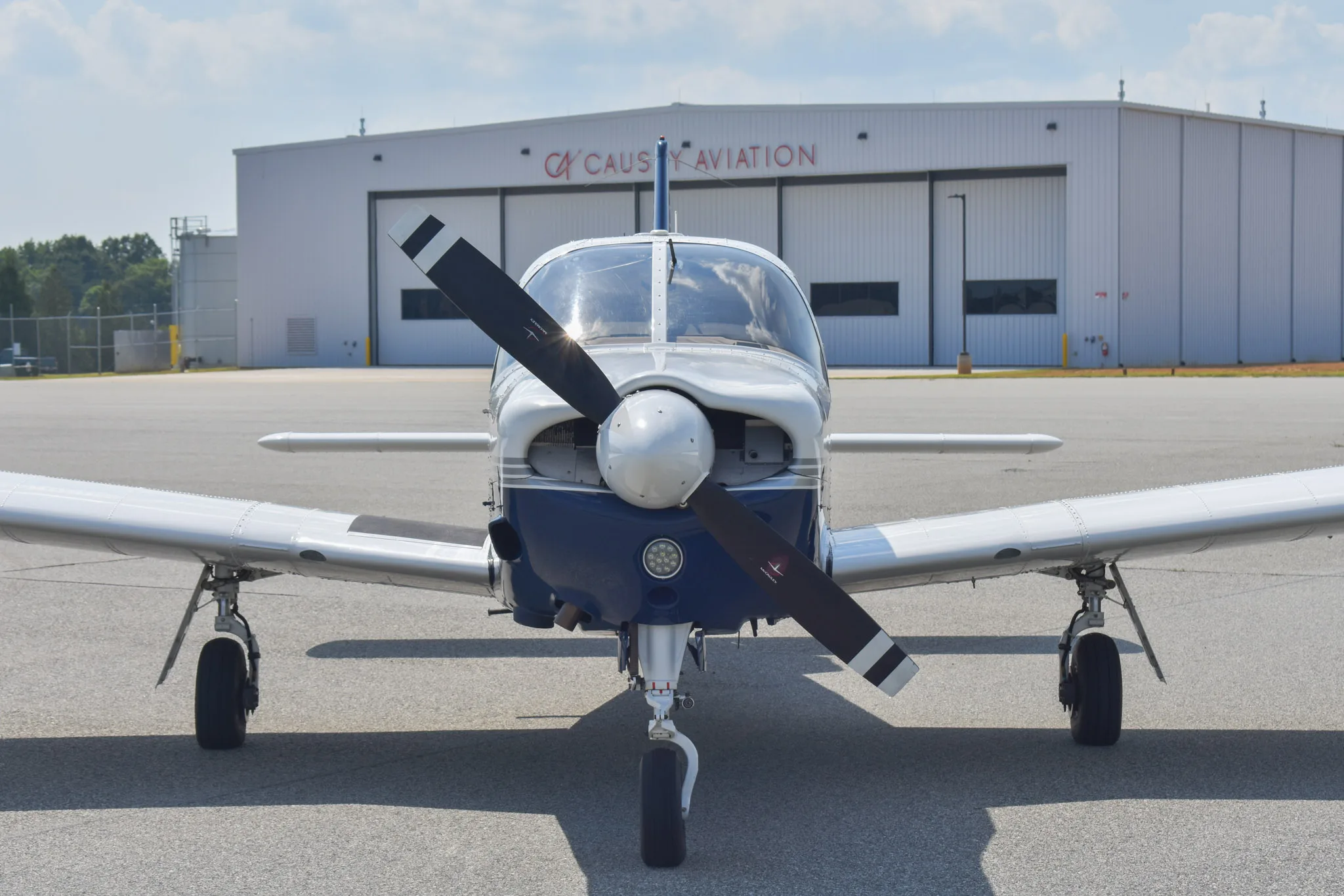 Exterior view of a 2004 Piper Arrow 201, N425JV.