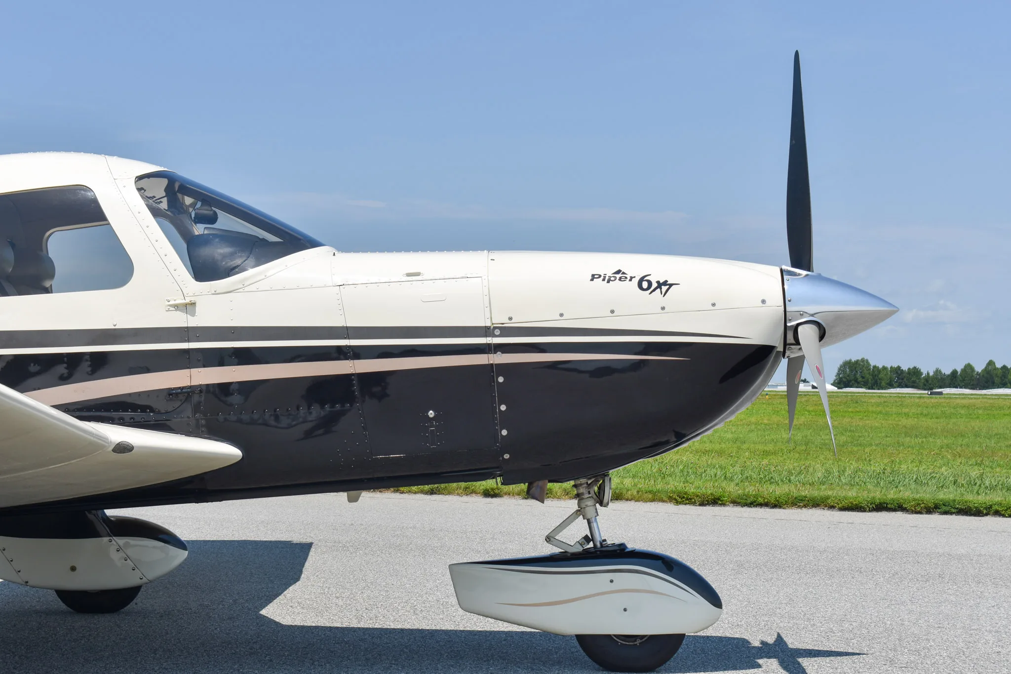 Exterior view of a 2005 Piper 6XT N34XT - $469,000.