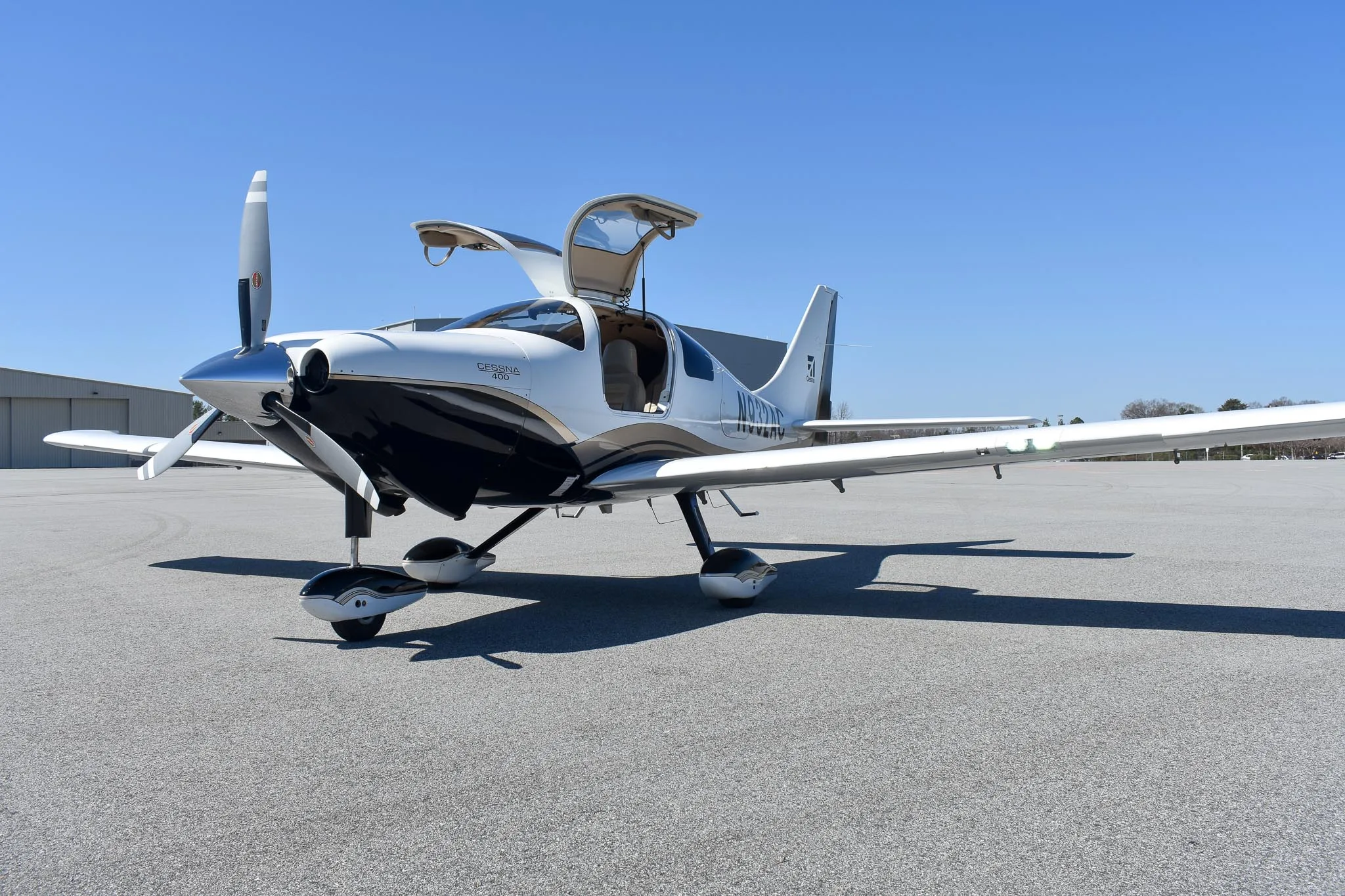 Exterior view of a 2008 Cessna 400, N932AC.