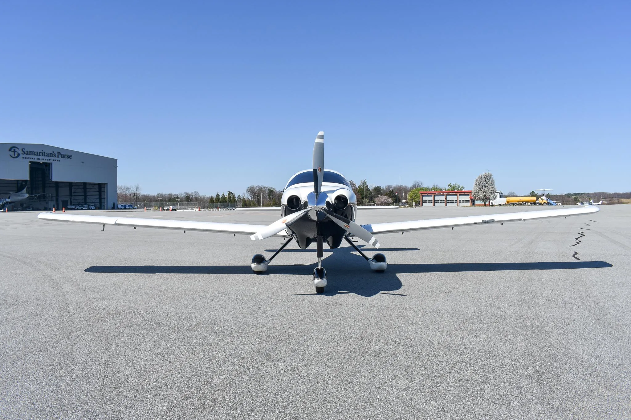 Exterior view of a 2008 Cessna 400, N932AC.