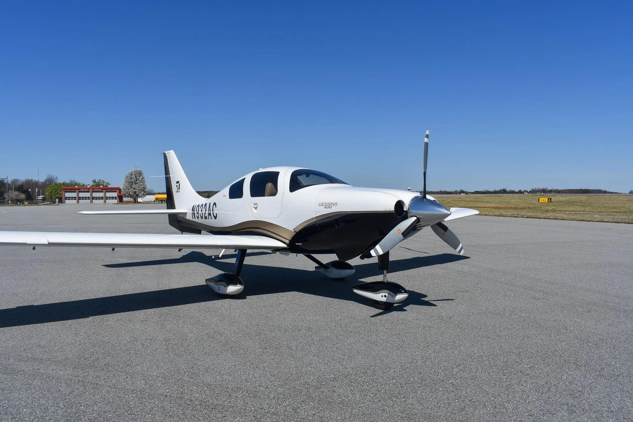 Exterior view of a 2008 Cessna 400, N932AC.