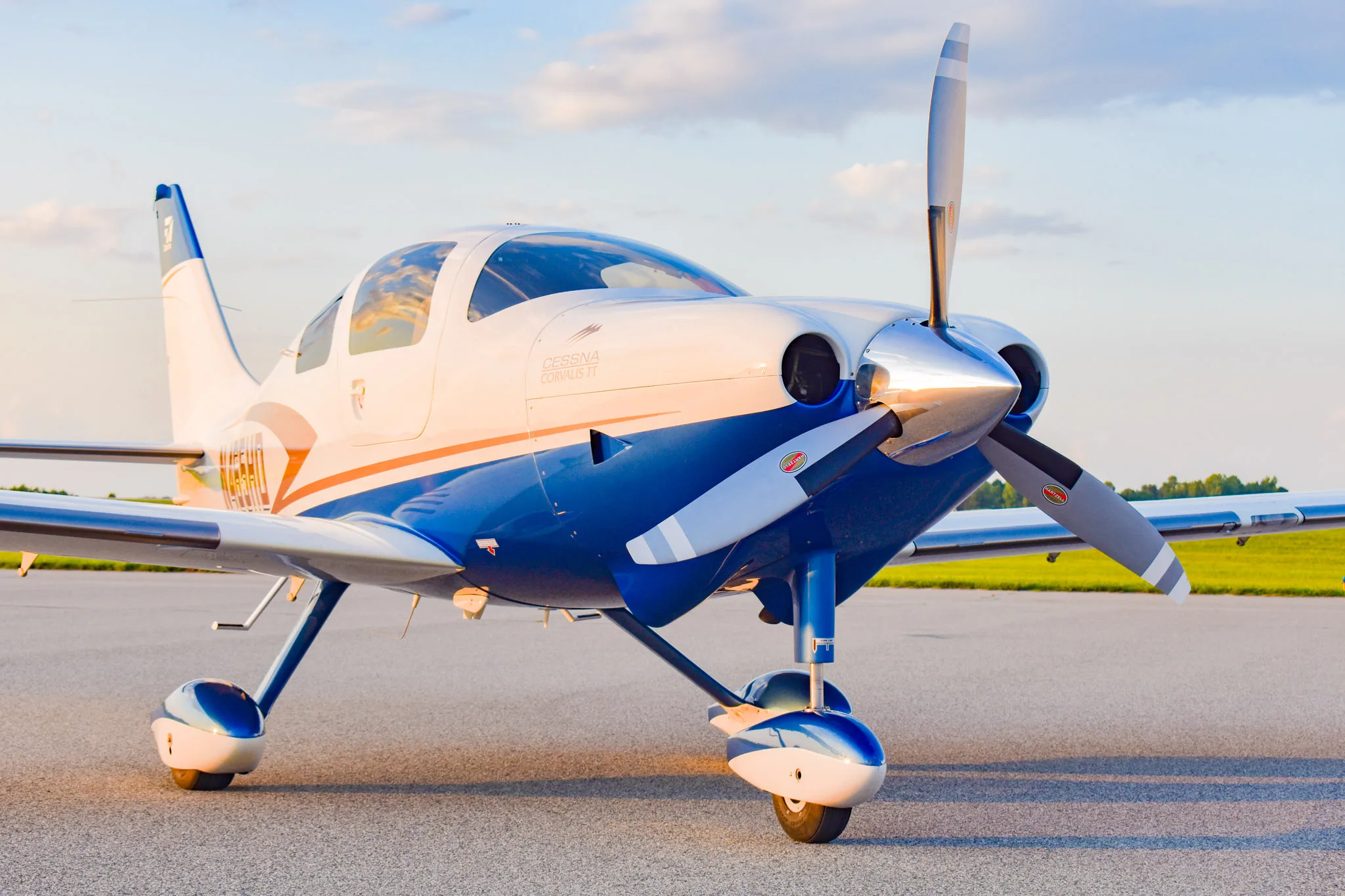 Exterior view of a 2009 Cessna 400SLX N465HD - $449,000 w/ 400 School.
