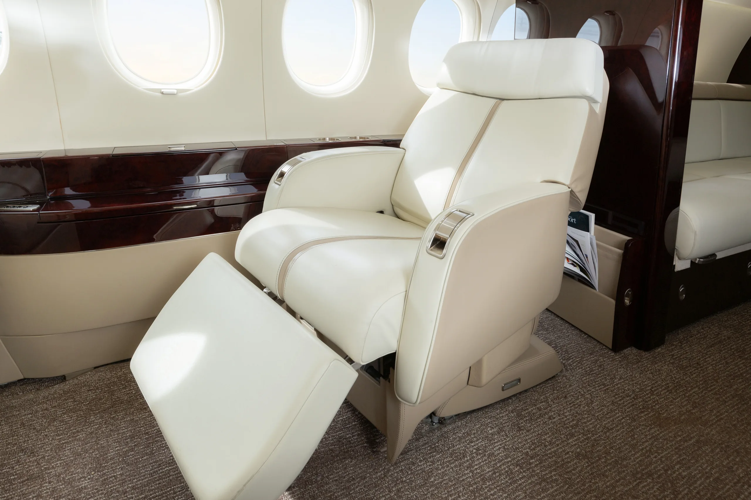 Cabin interior of a 2009 Dassault Falcon 7X MSN 040.