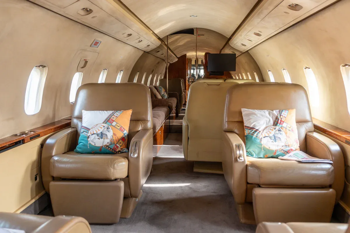 Cabin interior of a 1990 Bombardier Challenger 601-3A SN 5076.