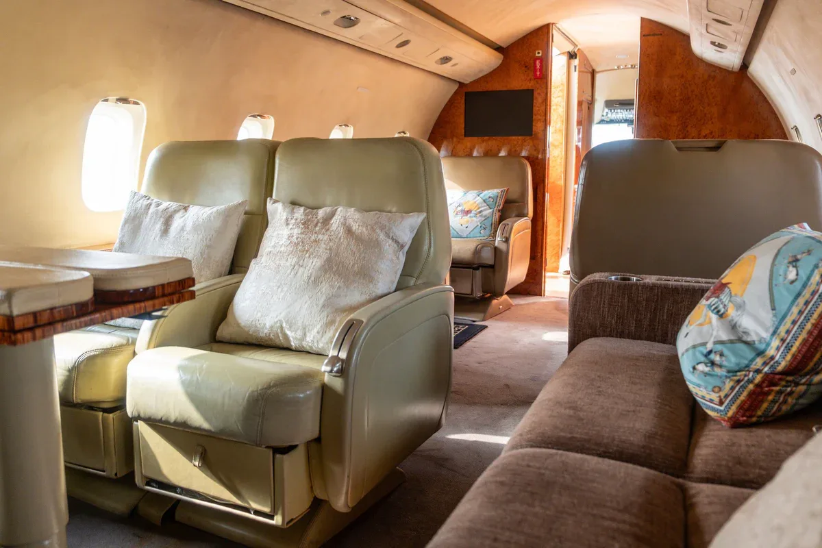 Cabin interior of a 1990 Bombardier Challenger 601-3A SN 5076.