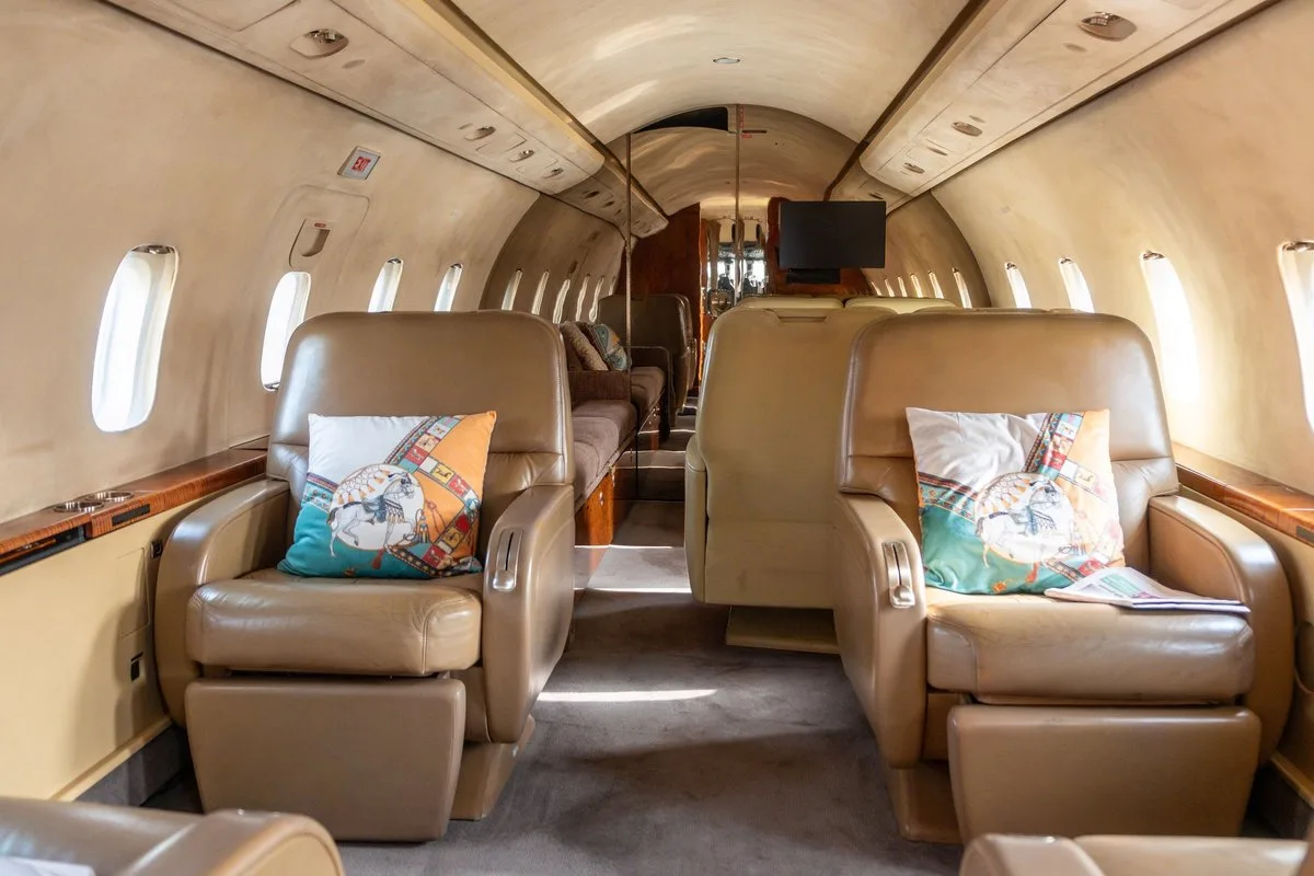 Cabin interior of a 1990 Bombardier Challenger 601-3A SN 5076.