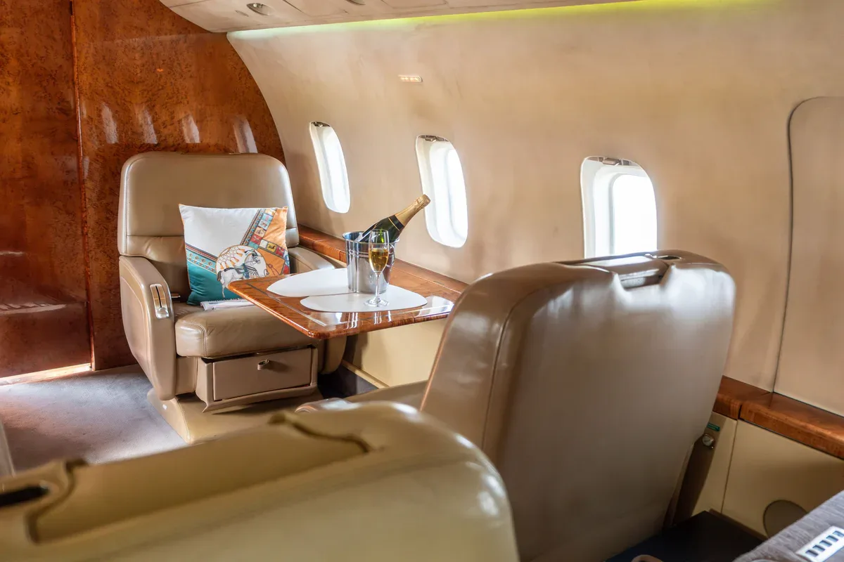 Cabin interior of a 1990 Bombardier Challenger 601-3A SN 5076.
