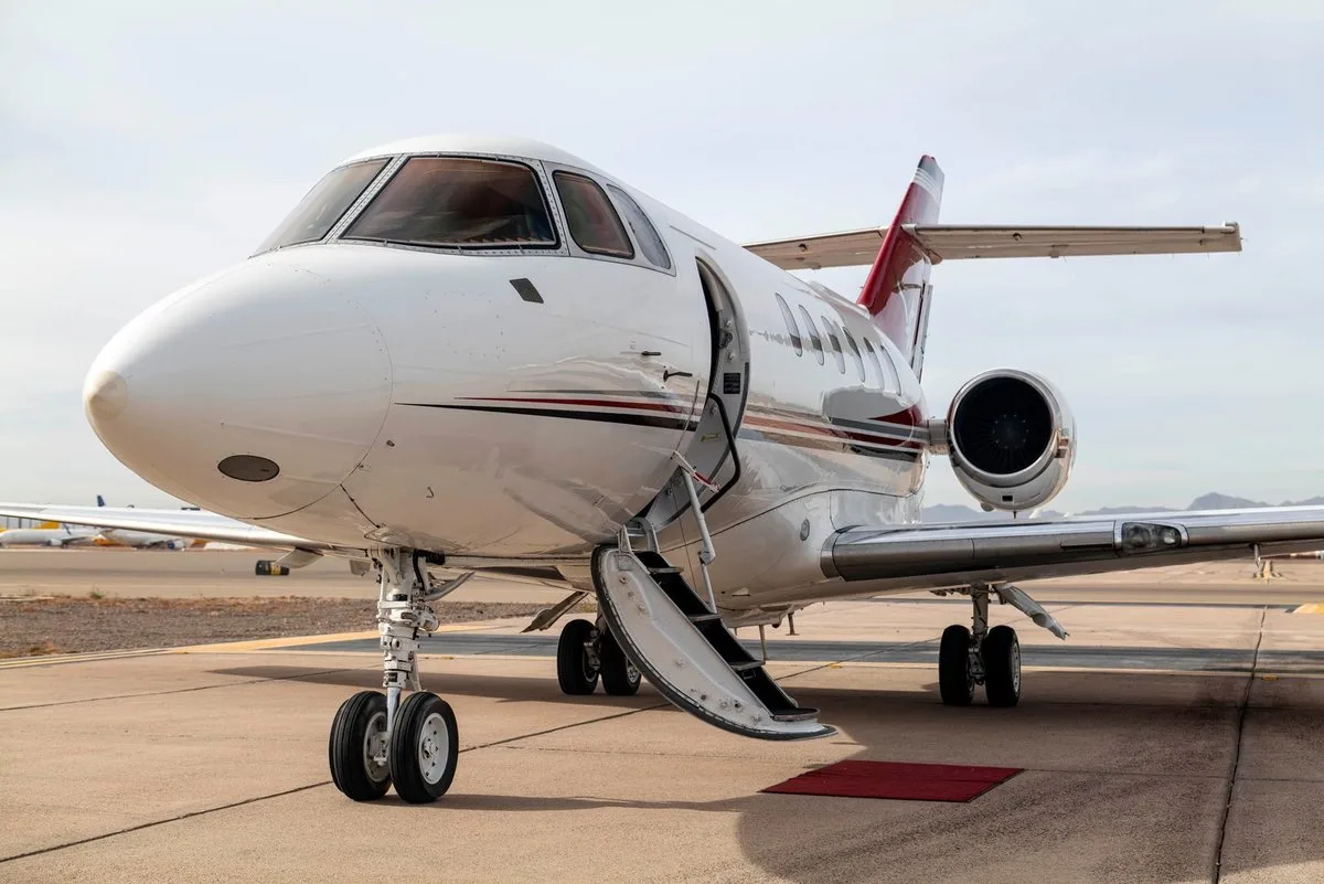Exterior view of a 1998 Hawker 800XP SN 258361, N999RZ.