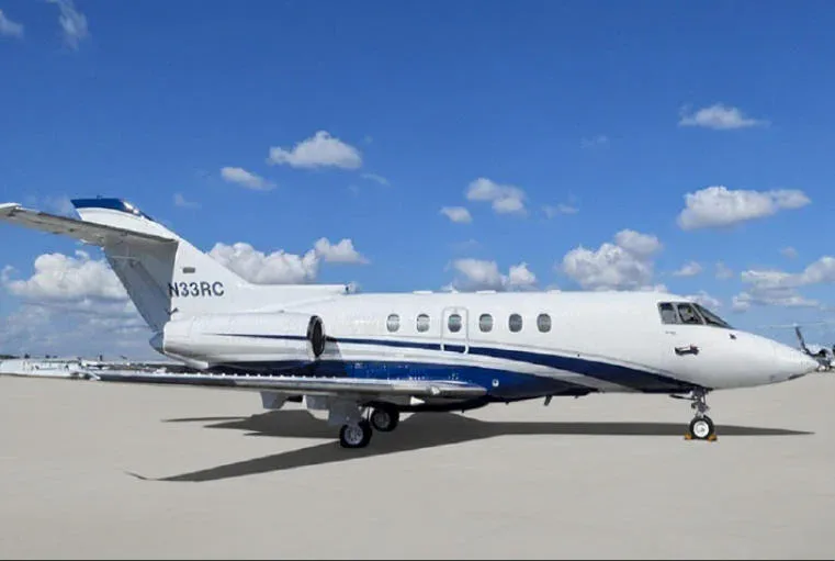 Exterior view of a 2000 Hawker 800XP SN 258466, N33RC.