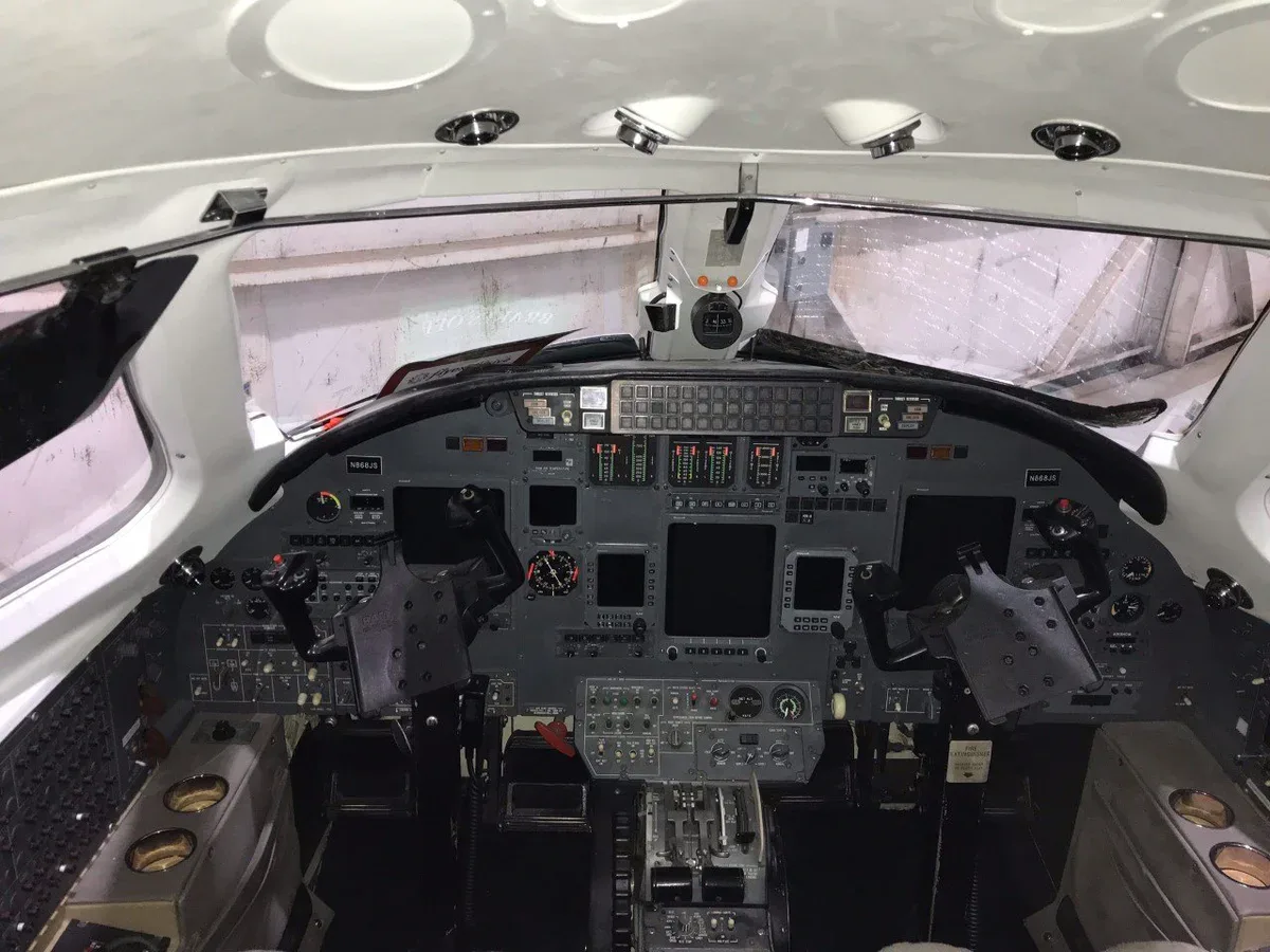 Cockpit and instrument panel of a 2001 Cessna Citation Excel SN 560-5152.