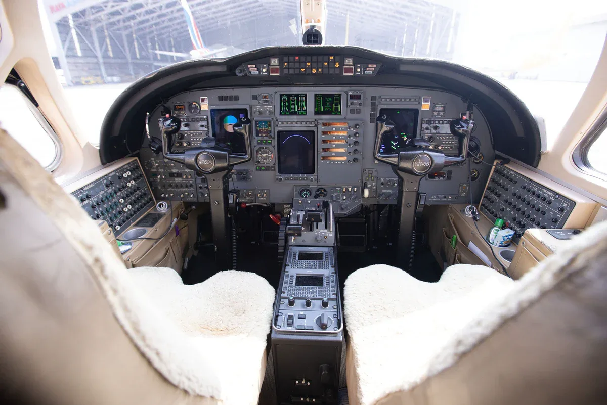 Cockpit and instrument panel of a 2006 Cessna Citation Bravo SN 550-1131.