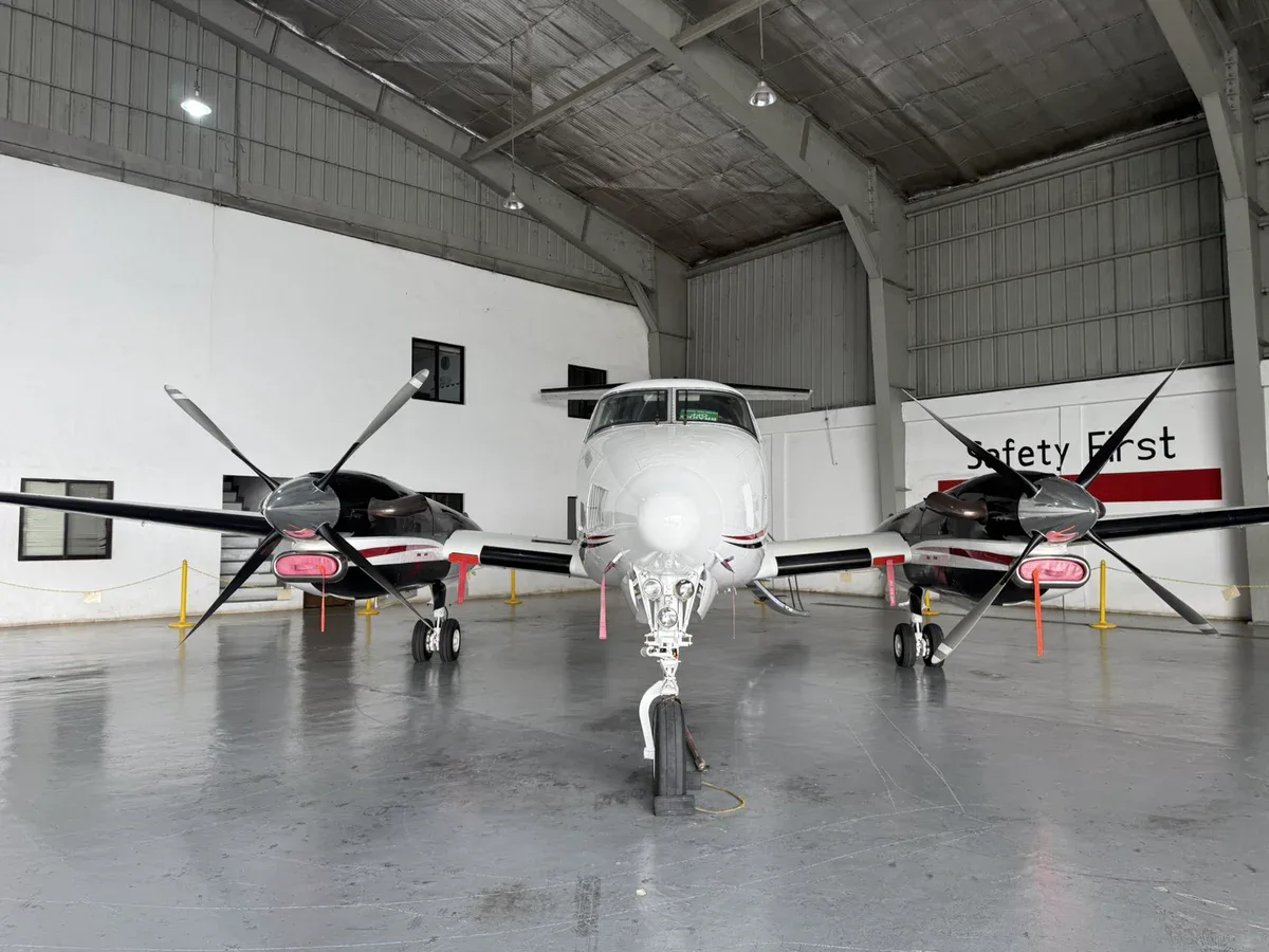 Exterior view of a 2001 Beechcraft King Air 350 SN, RP-C1719.