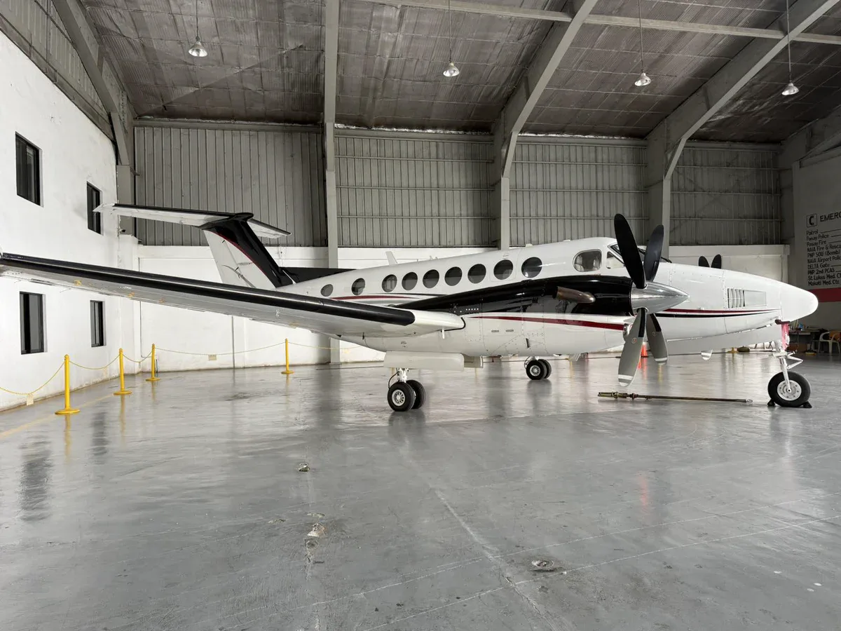 Exterior view of a 2001 Beechcraft King Air 350 SN, RP-C1719.