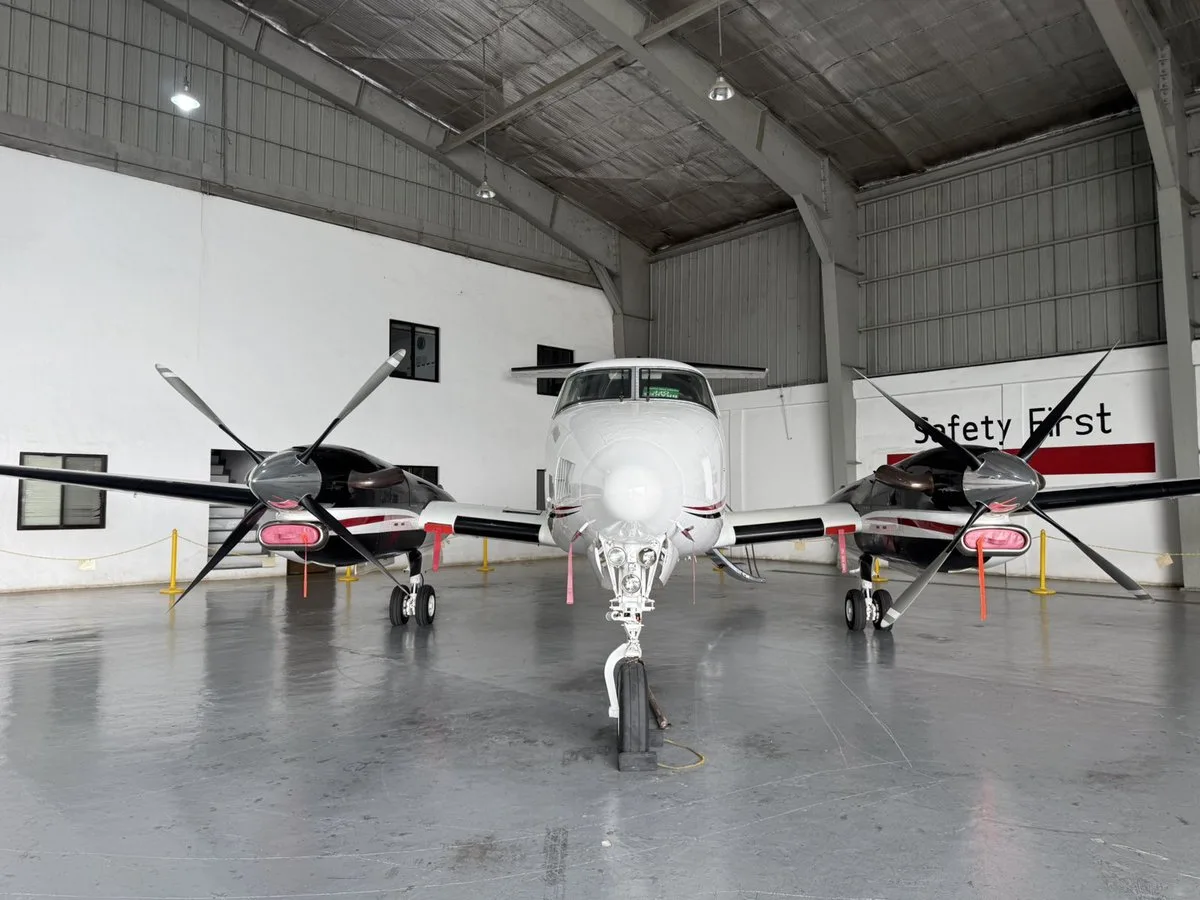 Exterior view of a 2001 Beechcraft King Air 350 SN, RP-C1719.