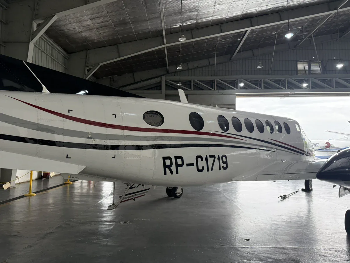 Exterior view of a 2001 Beechcraft King Air 350 SN, RP-C1719.