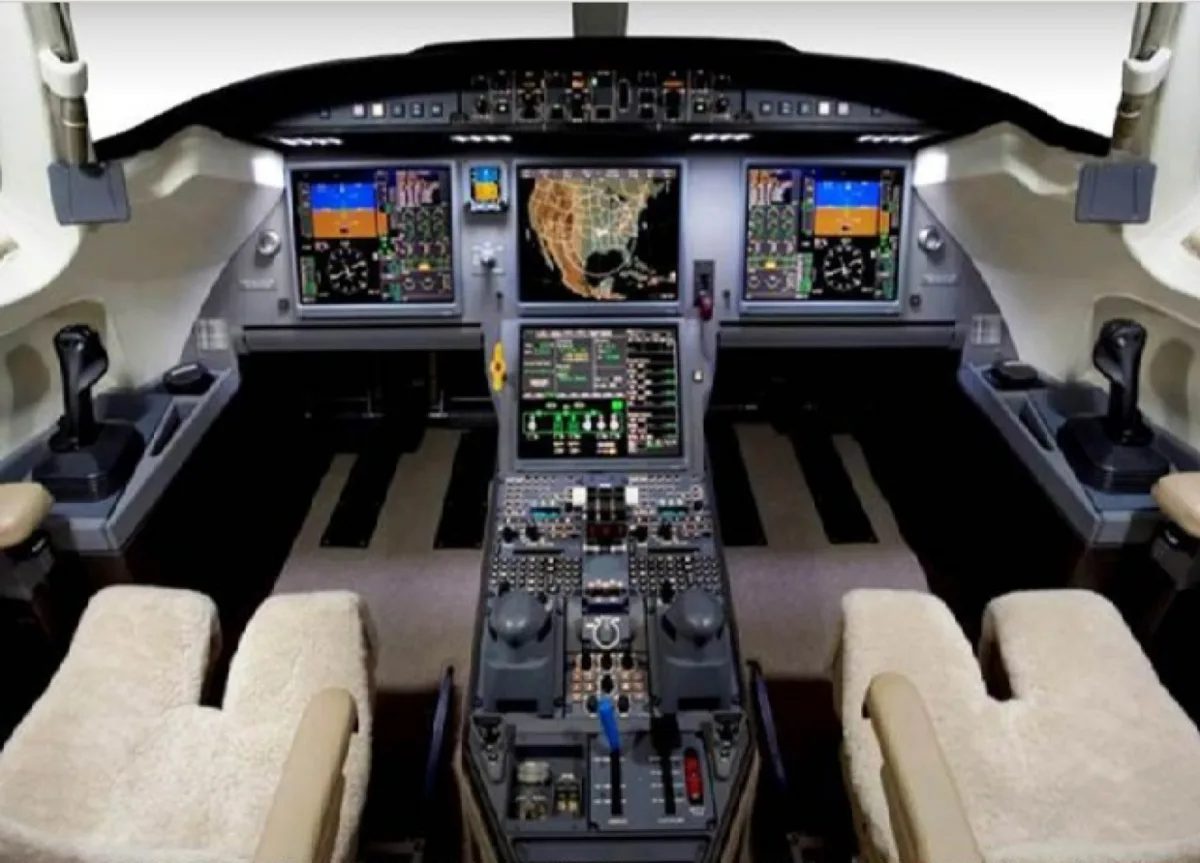 Cockpit and instrument panel of a Dassault Falcon 7X.