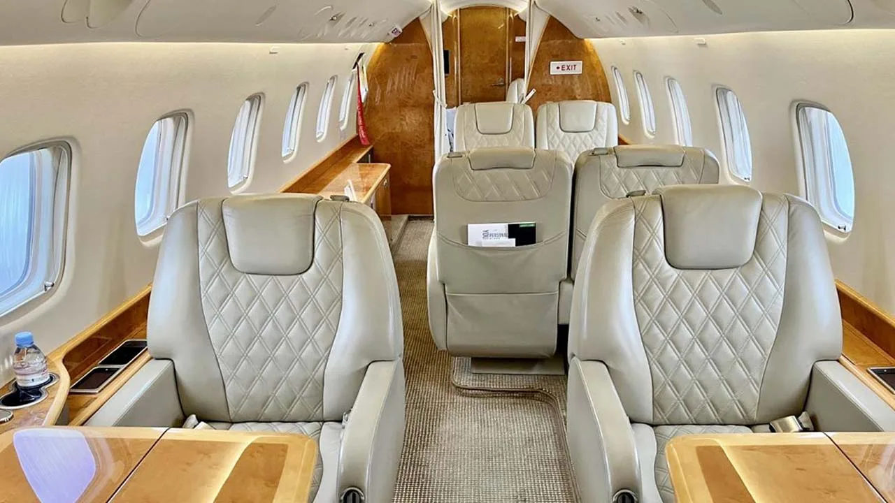 Cabin interior of a Embraer Legacy 650.