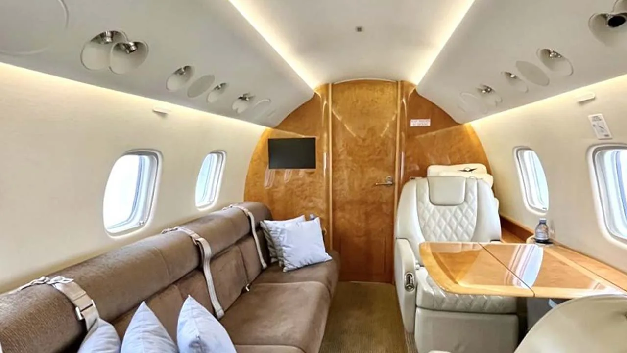 Cabin interior of a Embraer Legacy 650.