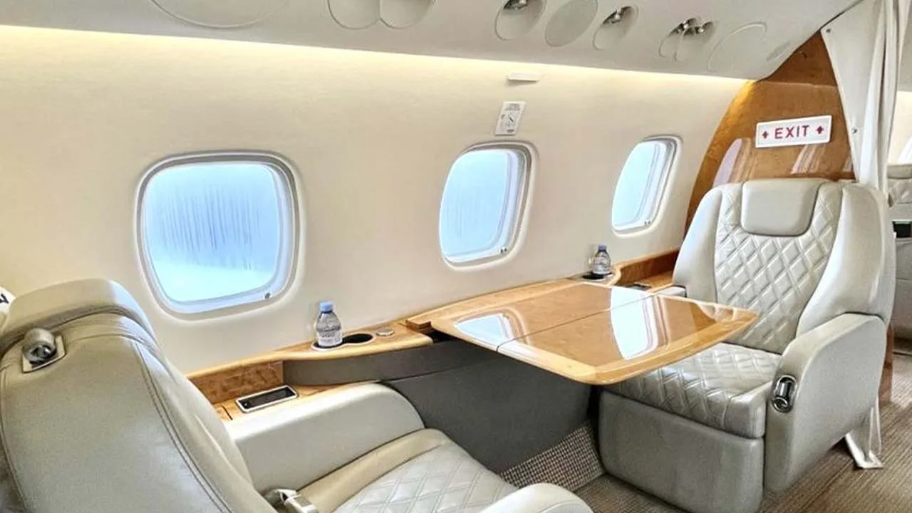 Cabin interior of a Embraer Legacy 650.