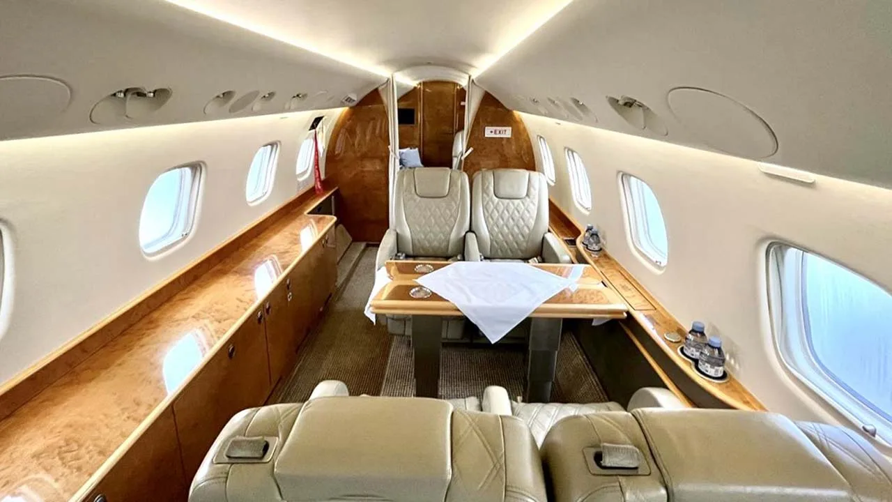 Cabin interior of a Embraer Legacy 650.