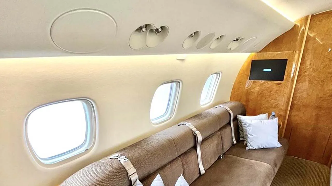 Cabin interior of a Embraer Legacy 650.