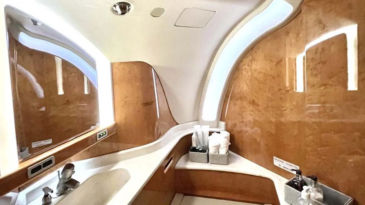 Cabin interior of a Embraer Legacy 650.