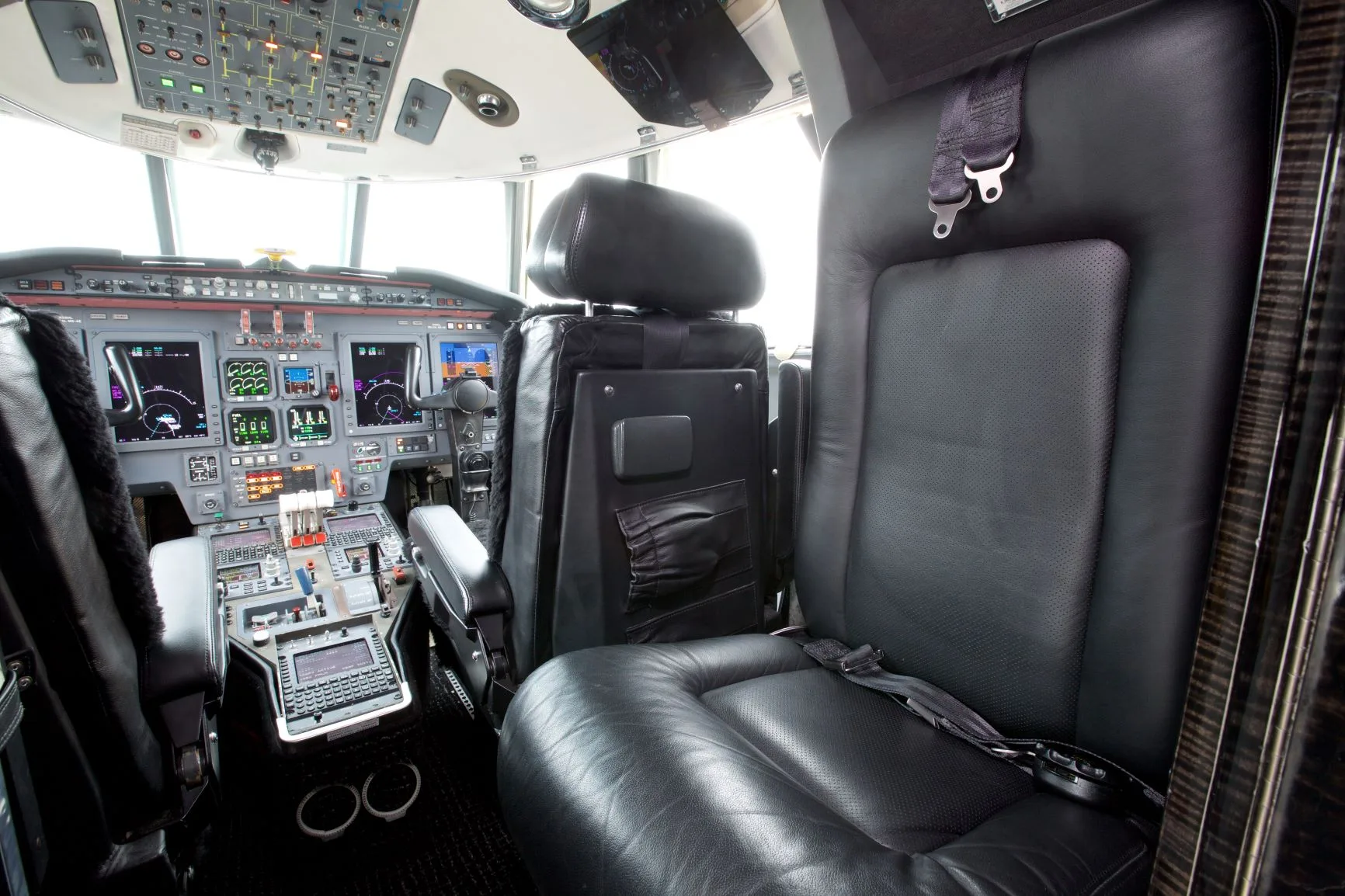 Cabin interior of a 1999 Dassault FALCON 50EX.
