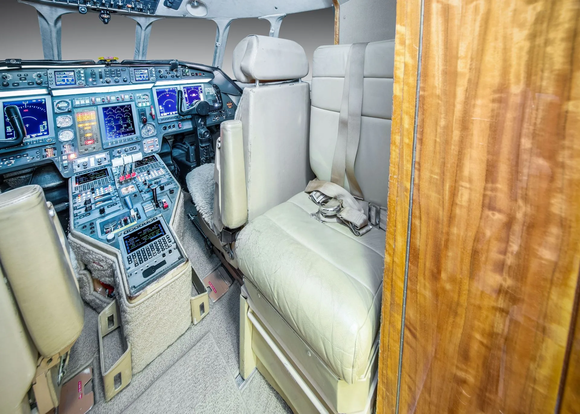 Cabin interior of a 2000 Dassault FALCON 900EX.