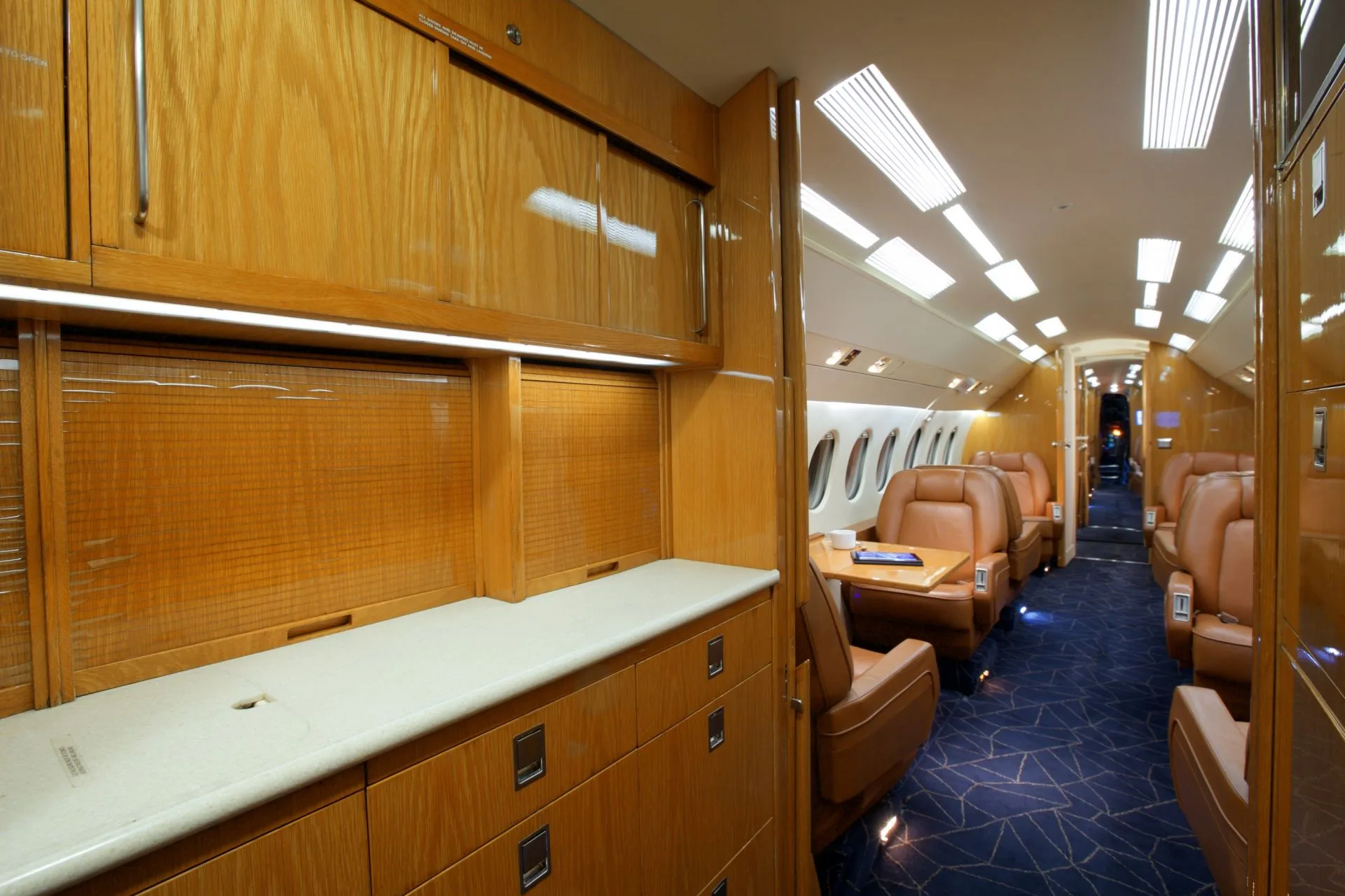 Cabin interior of a 2000 Dassault FALCON 2000.