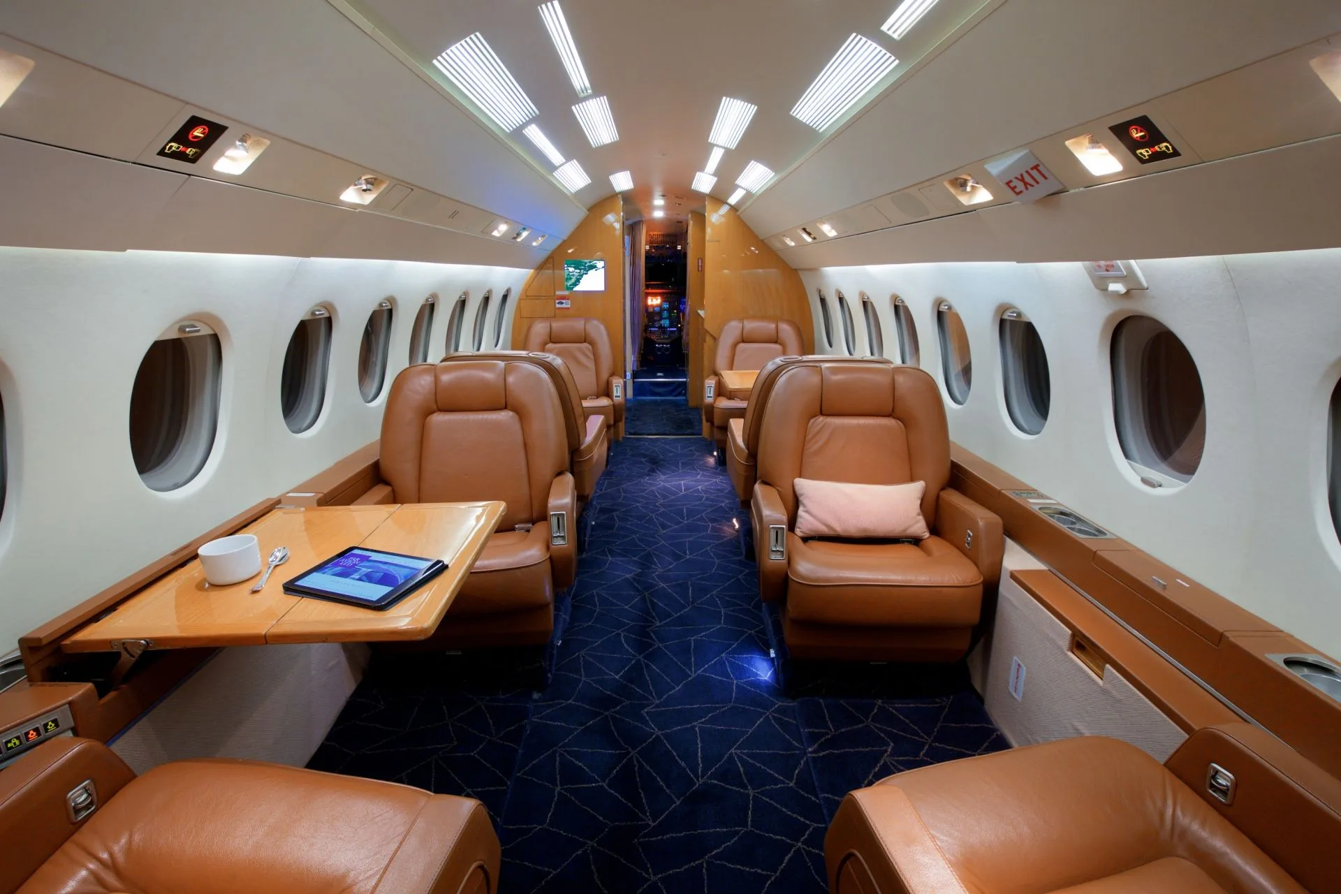 Cabin interior of a 2000 Dassault FALCON 2000.