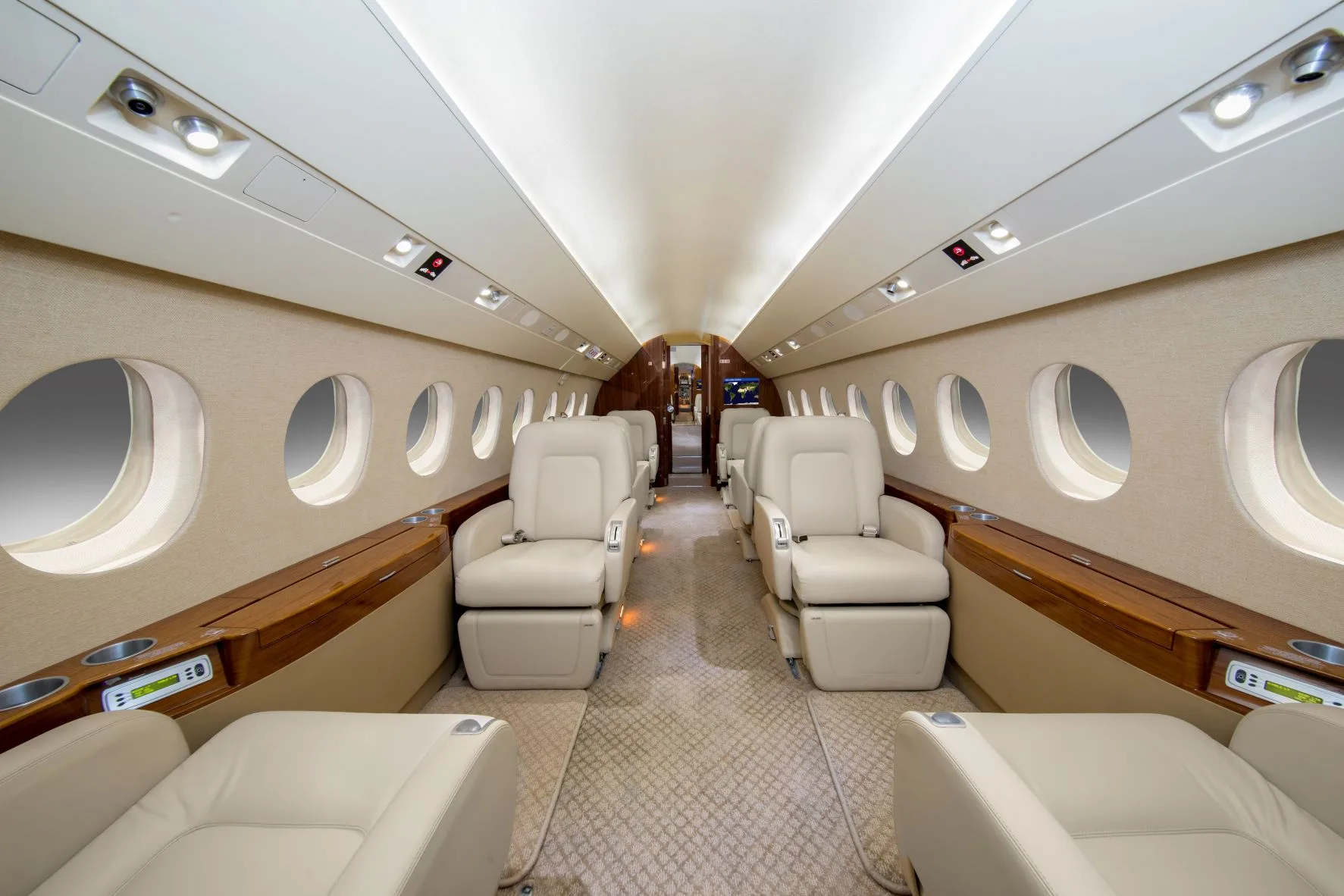 Cabin interior of a Dassault FALCON 2000EX.