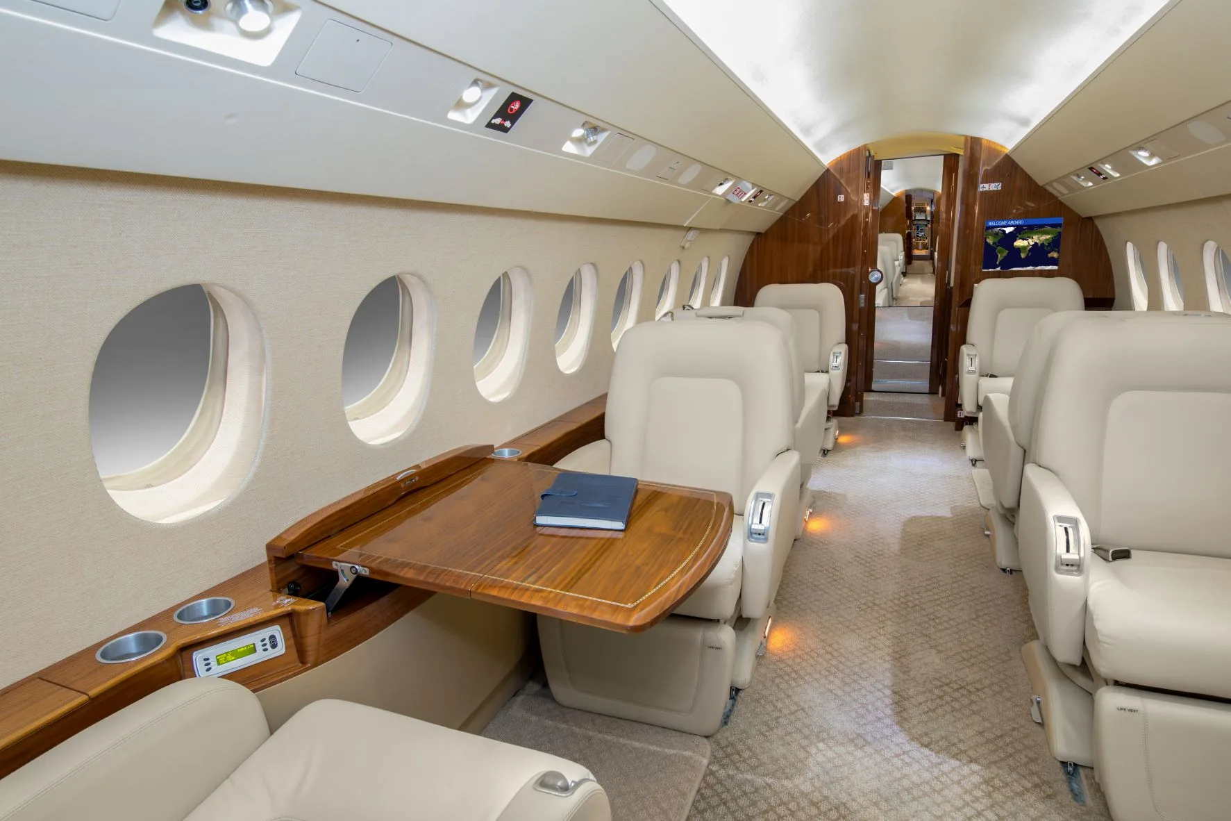 Cabin interior of a Dassault FALCON 2000EX.