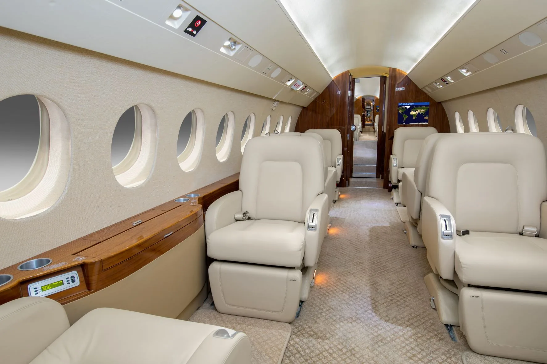 Cabin interior of a Dassault FALCON 2000EX.