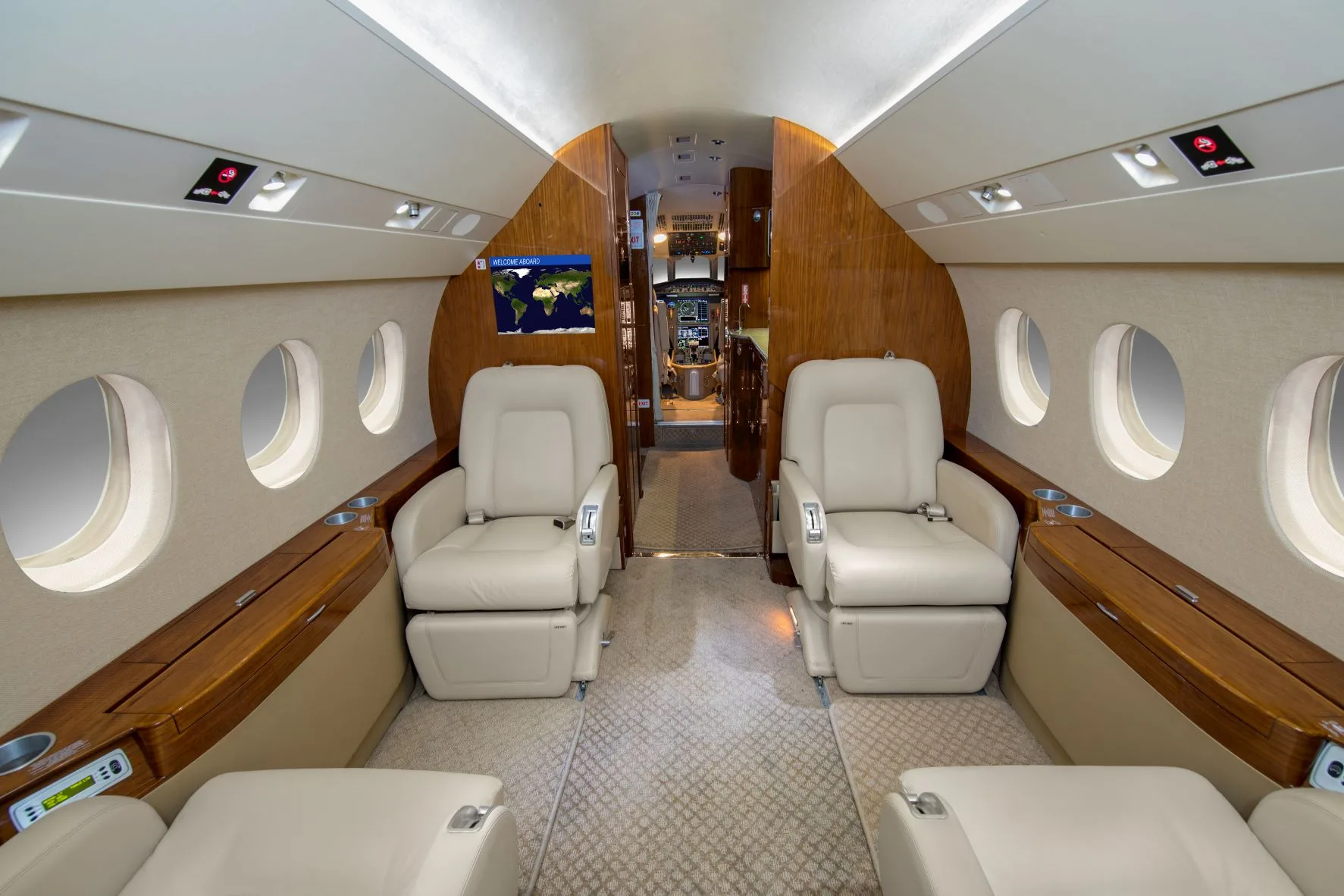 Cabin interior of a Dassault FALCON 2000EX.