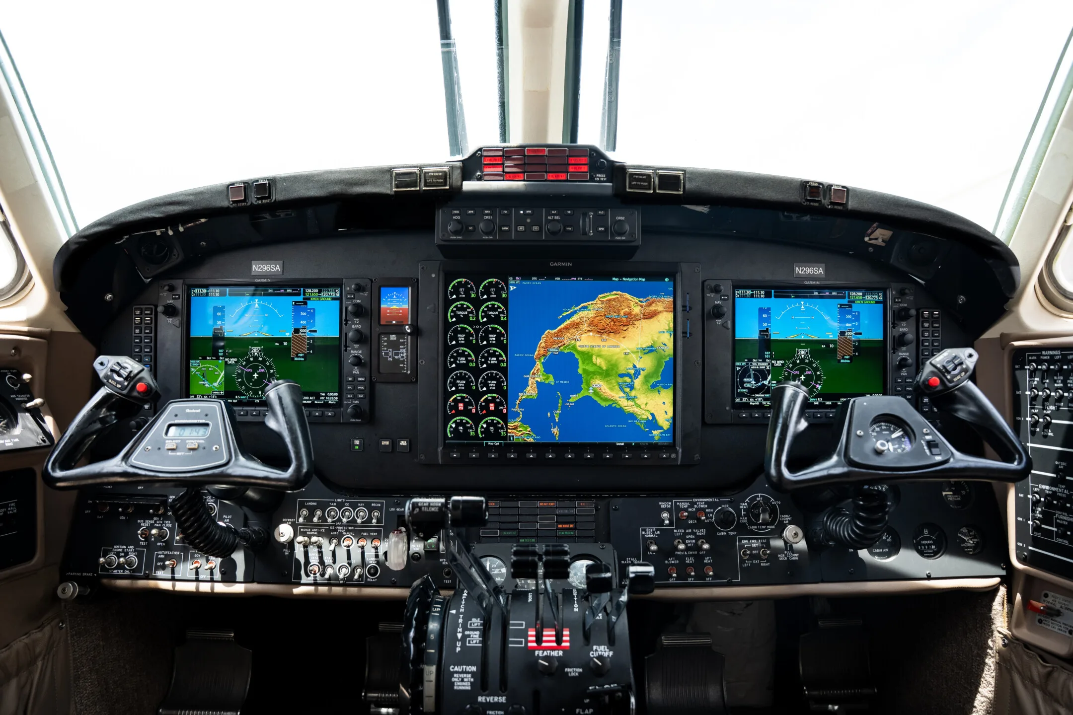 Avionics suite of a 1992 Beechcraft King Air 300LW.