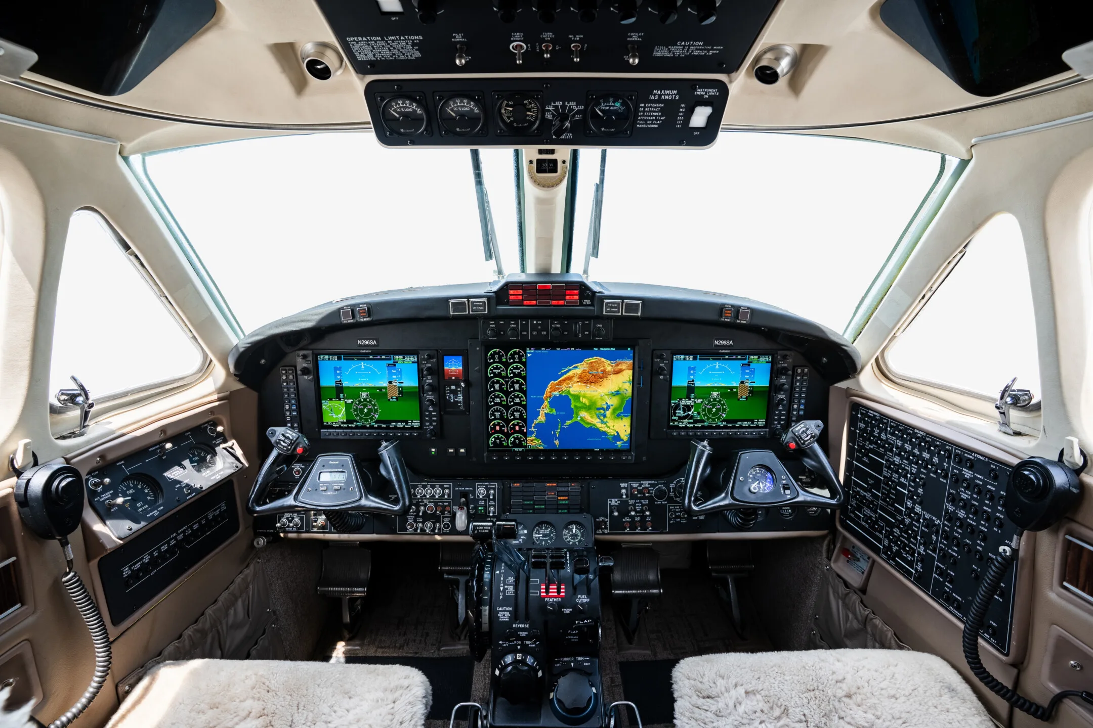 Cockpit and instrument panel of a 1992 Beechcraft King Air 300LW.