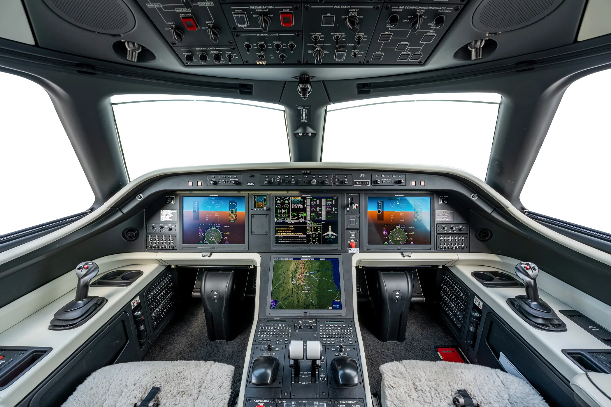 Cockpit and instrument panel of a 2016 Embraer Legacy 500.