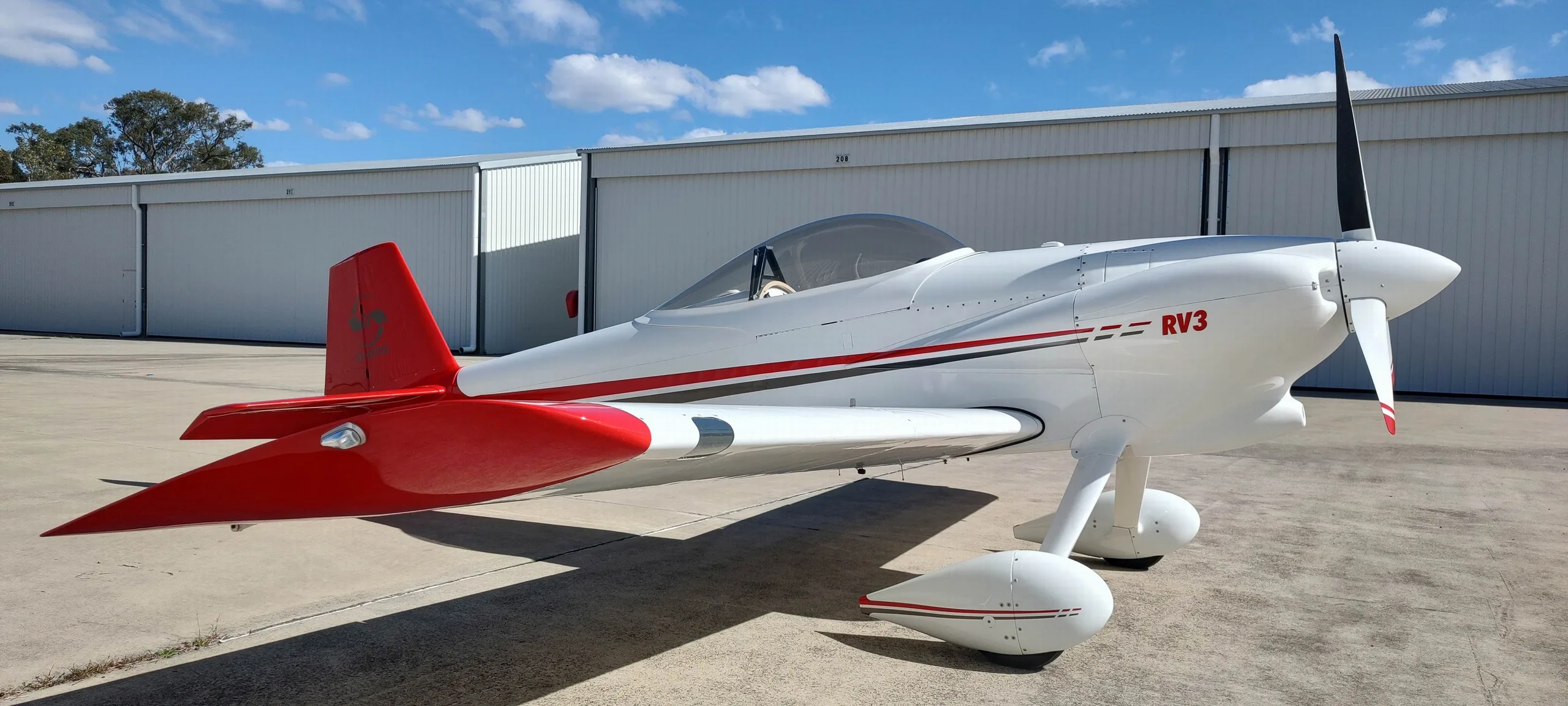 Exterior view of a 2001 Vans RV 6 A.