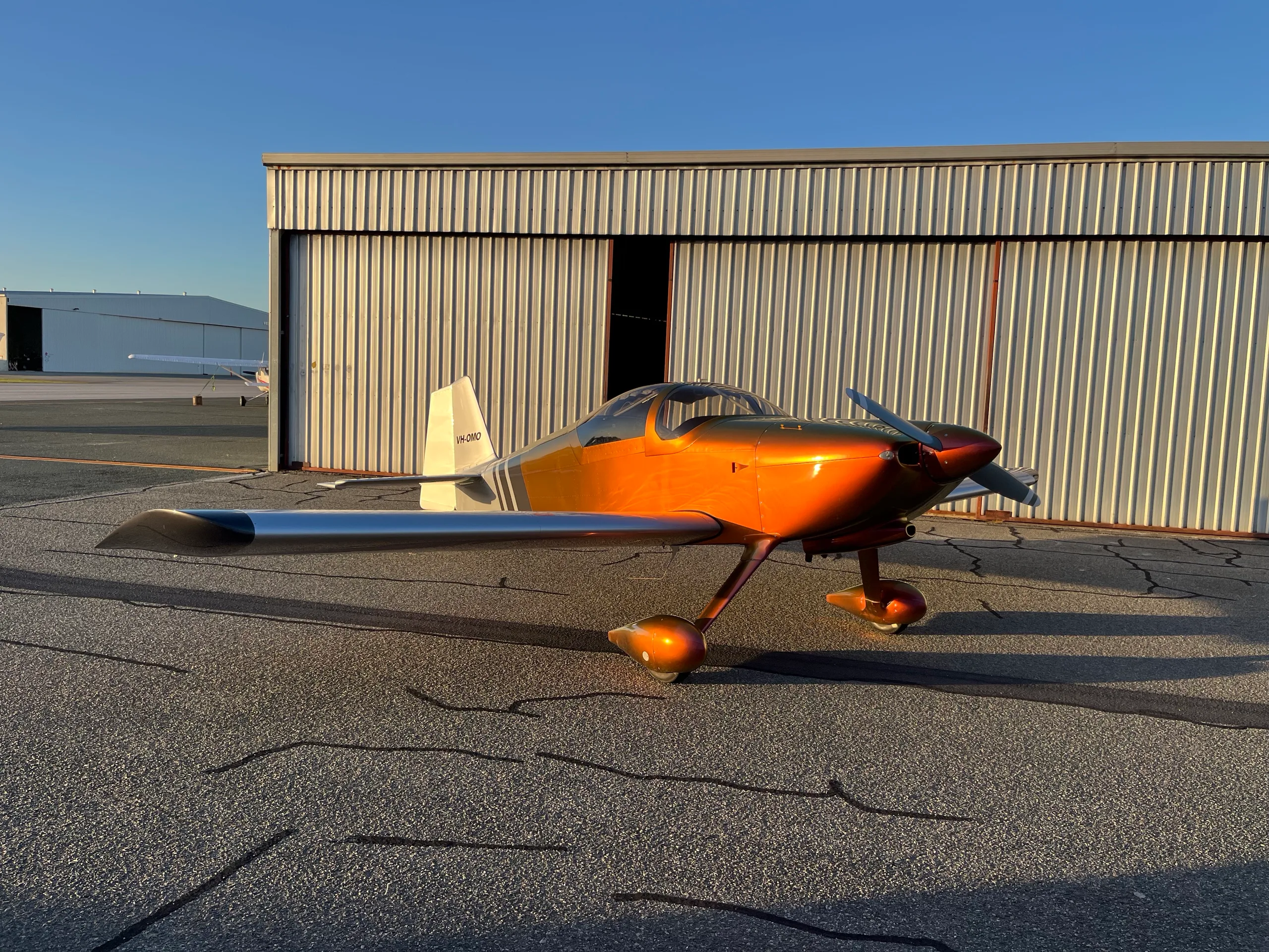Exterior view of a 2001 Vans RV 6 A.