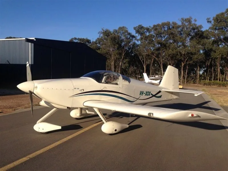Exterior view of a 2001 Vans RV 6 A.
