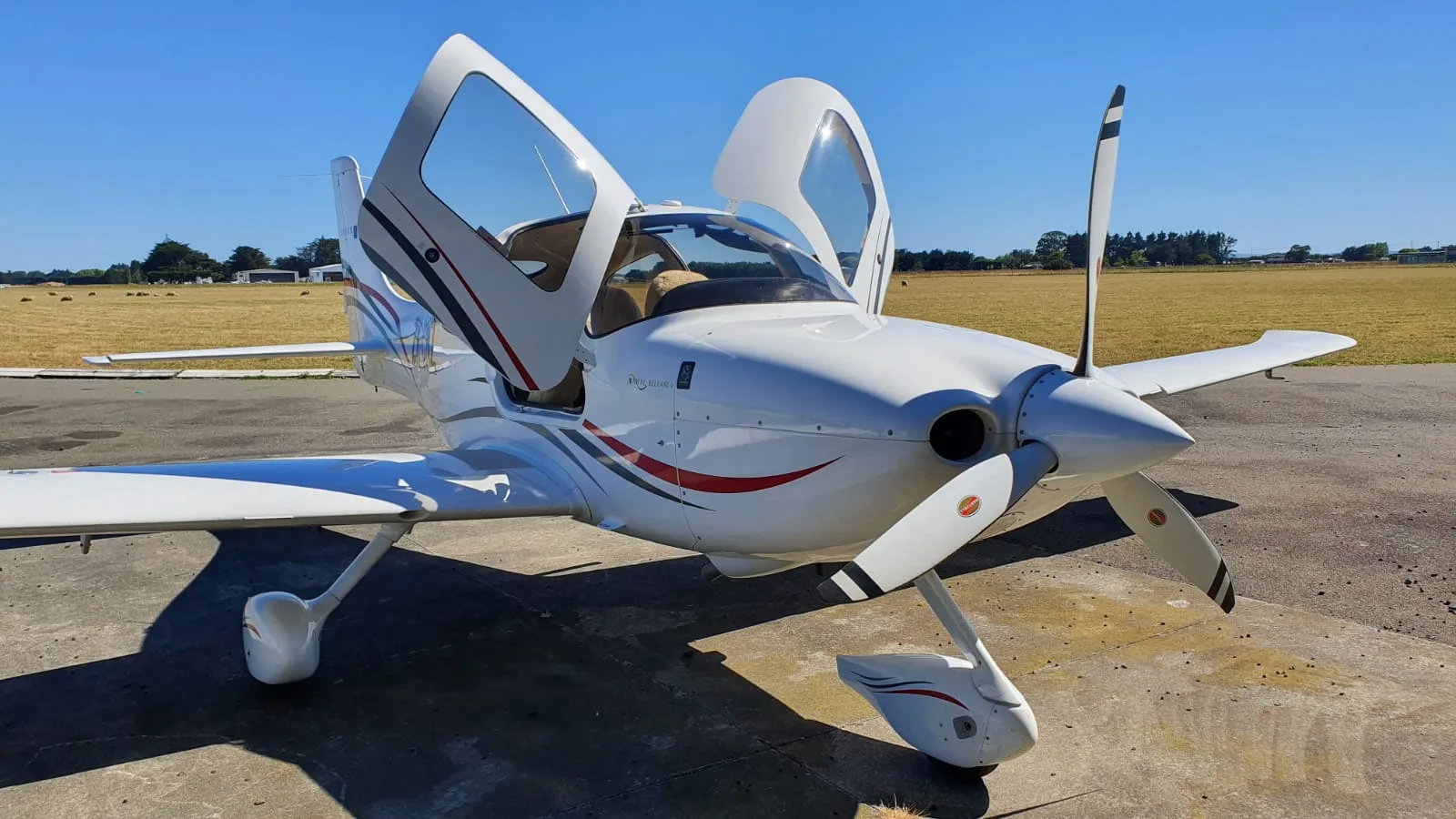 Exterior view of a 2024 Cirrus SR22 G7 GTS Carbon - FIKI, VH-XC6.