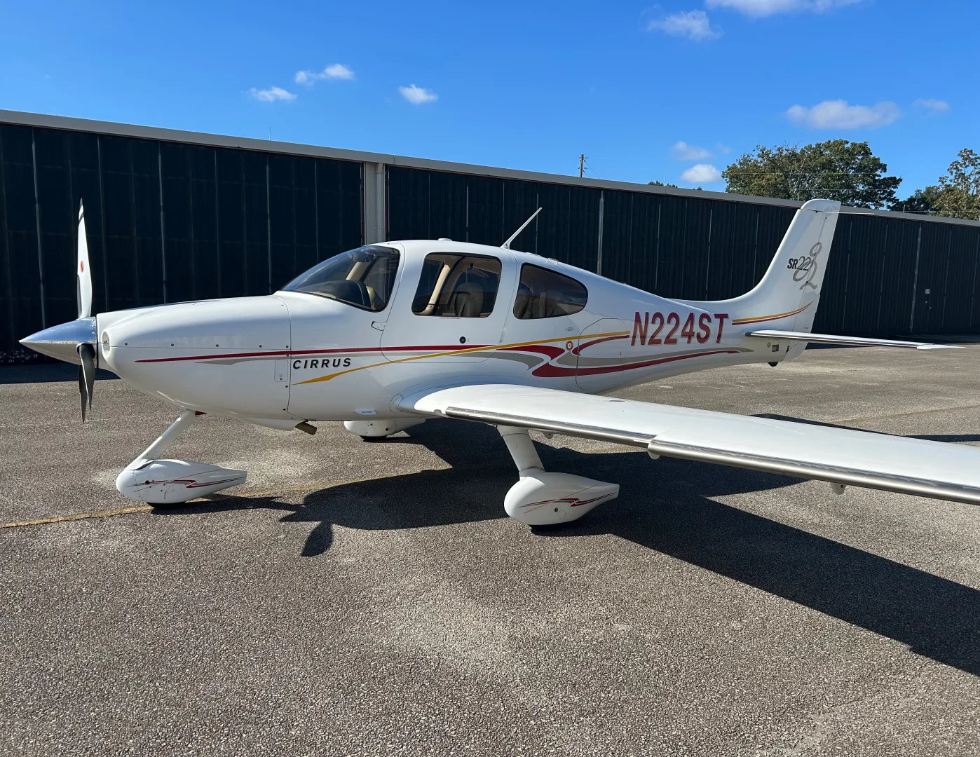 Exterior view of a 2004 Cirrus SR22 G2, VH-WJB.