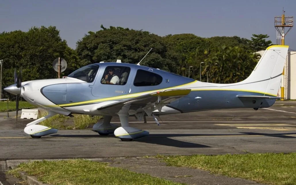 Exterior view of a 2004 Cirrus SR22 G2, VH-WJB.