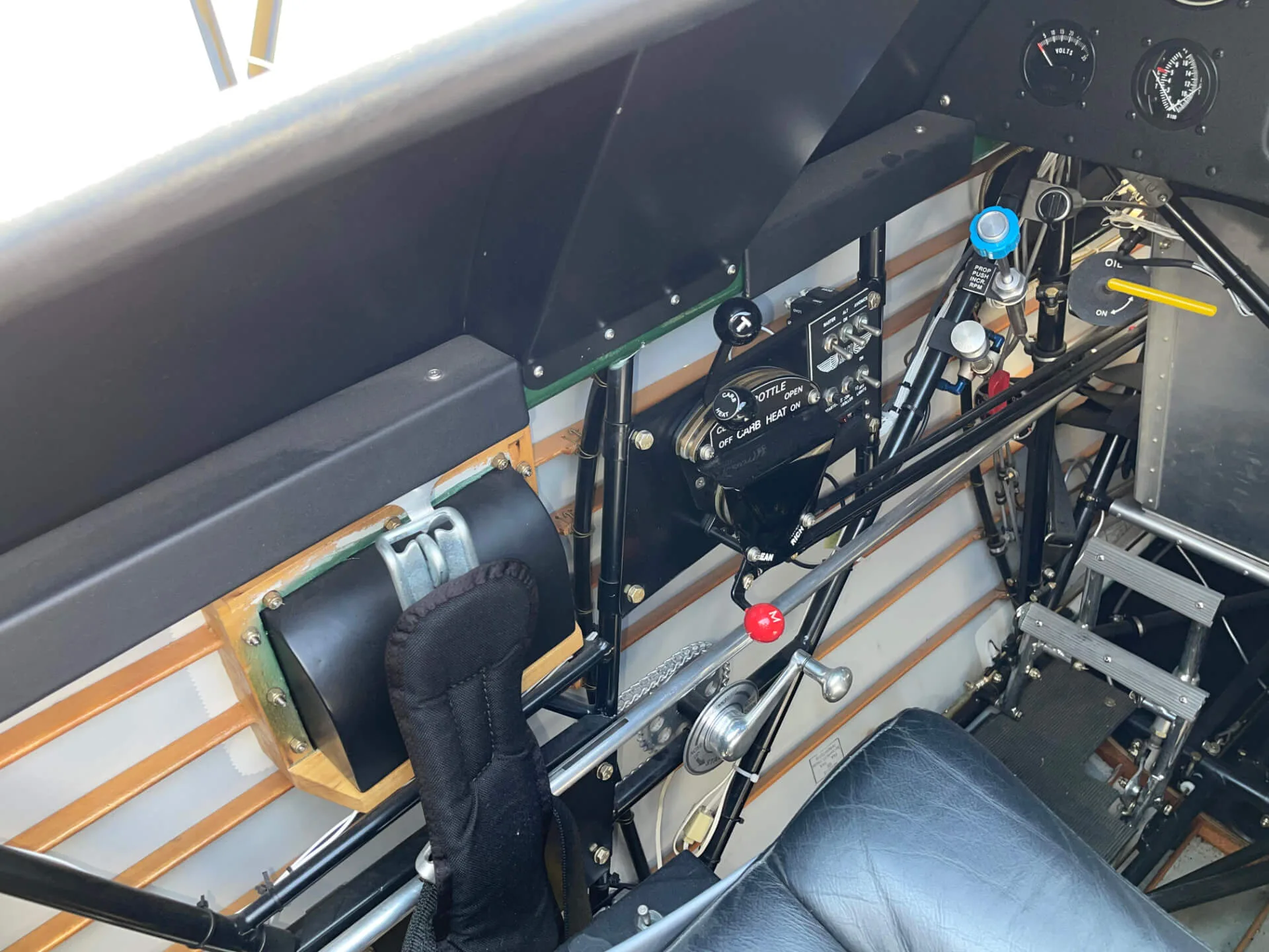 Cockpit and instrument panel of a 1941 Waco UPF-7.