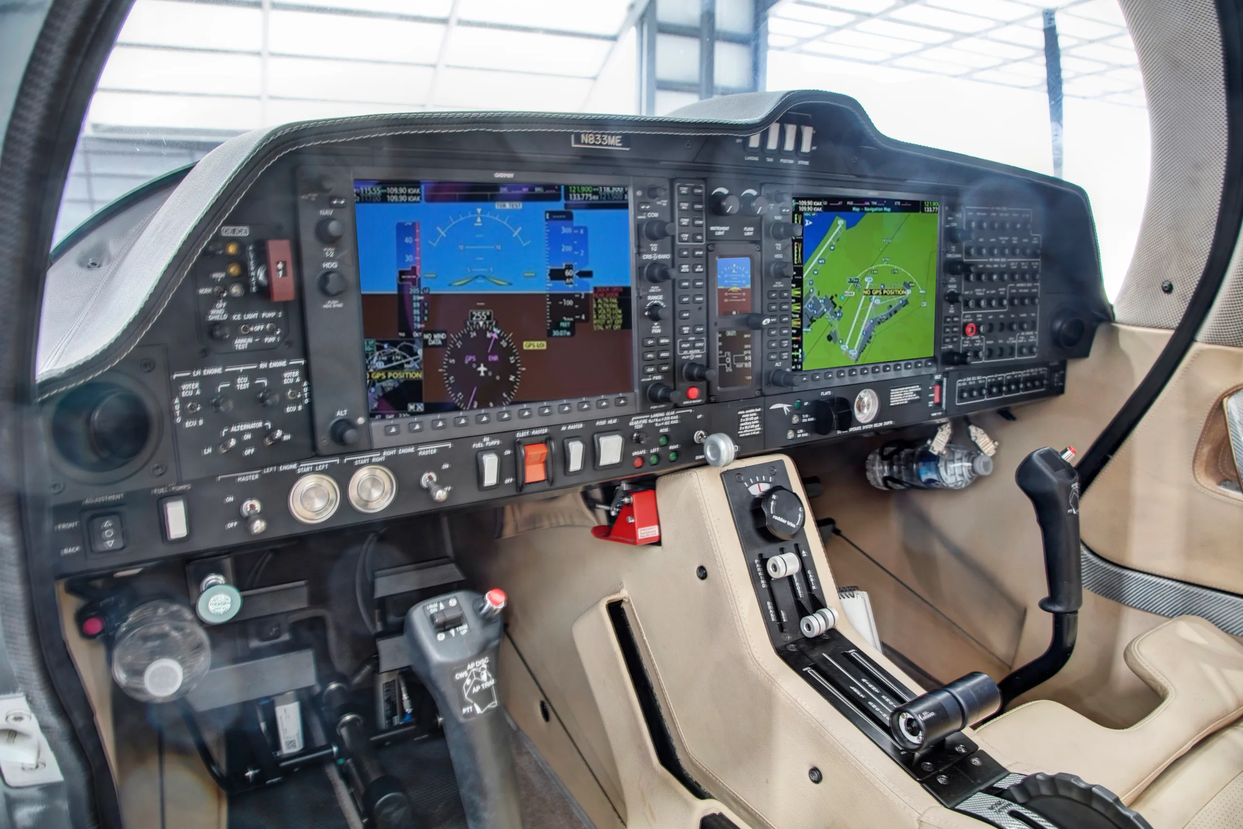 Cockpit and instrument panel of a 2016 Diamond DA62.