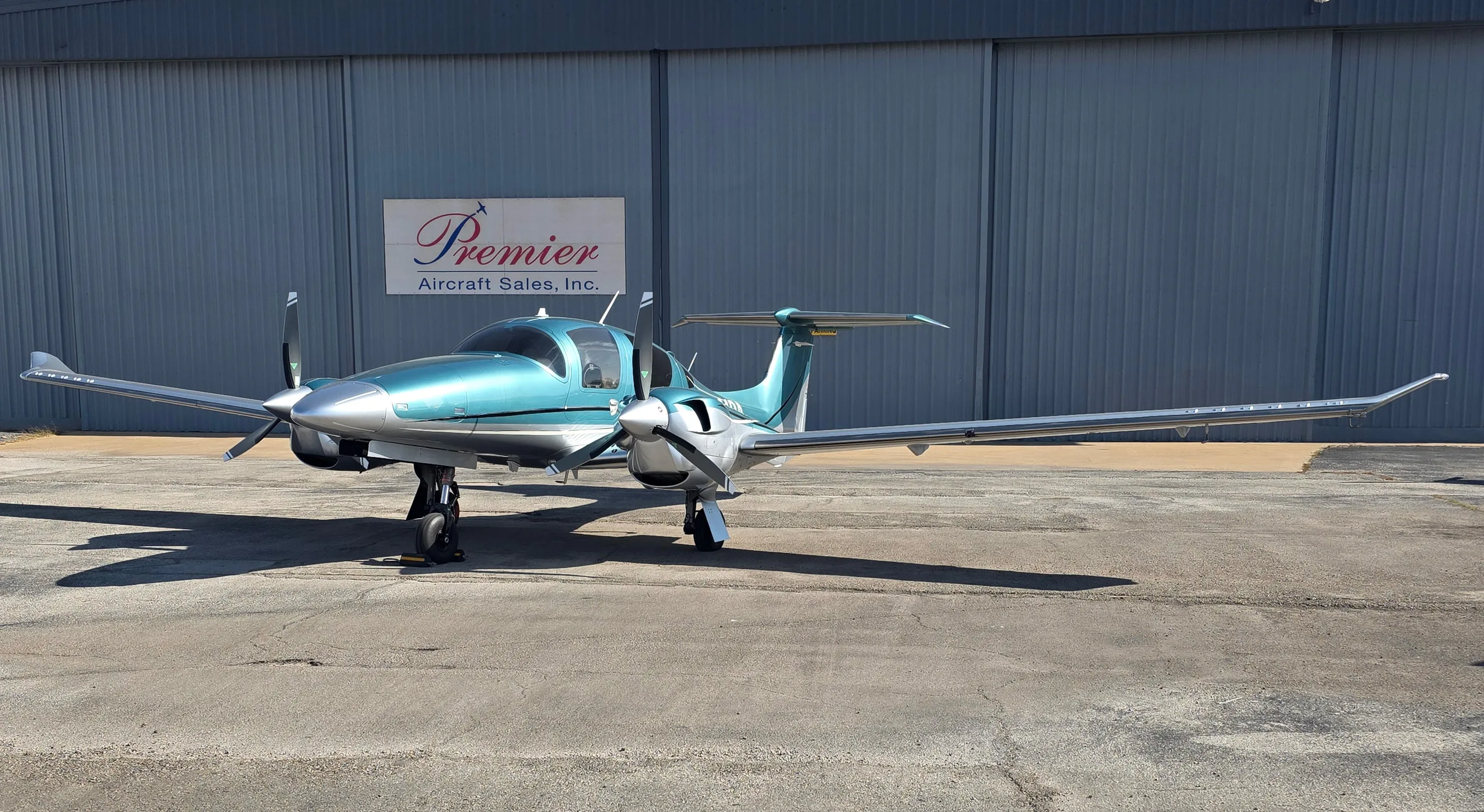 Exterior view of a 2023 Diamond DA62, N624DA.