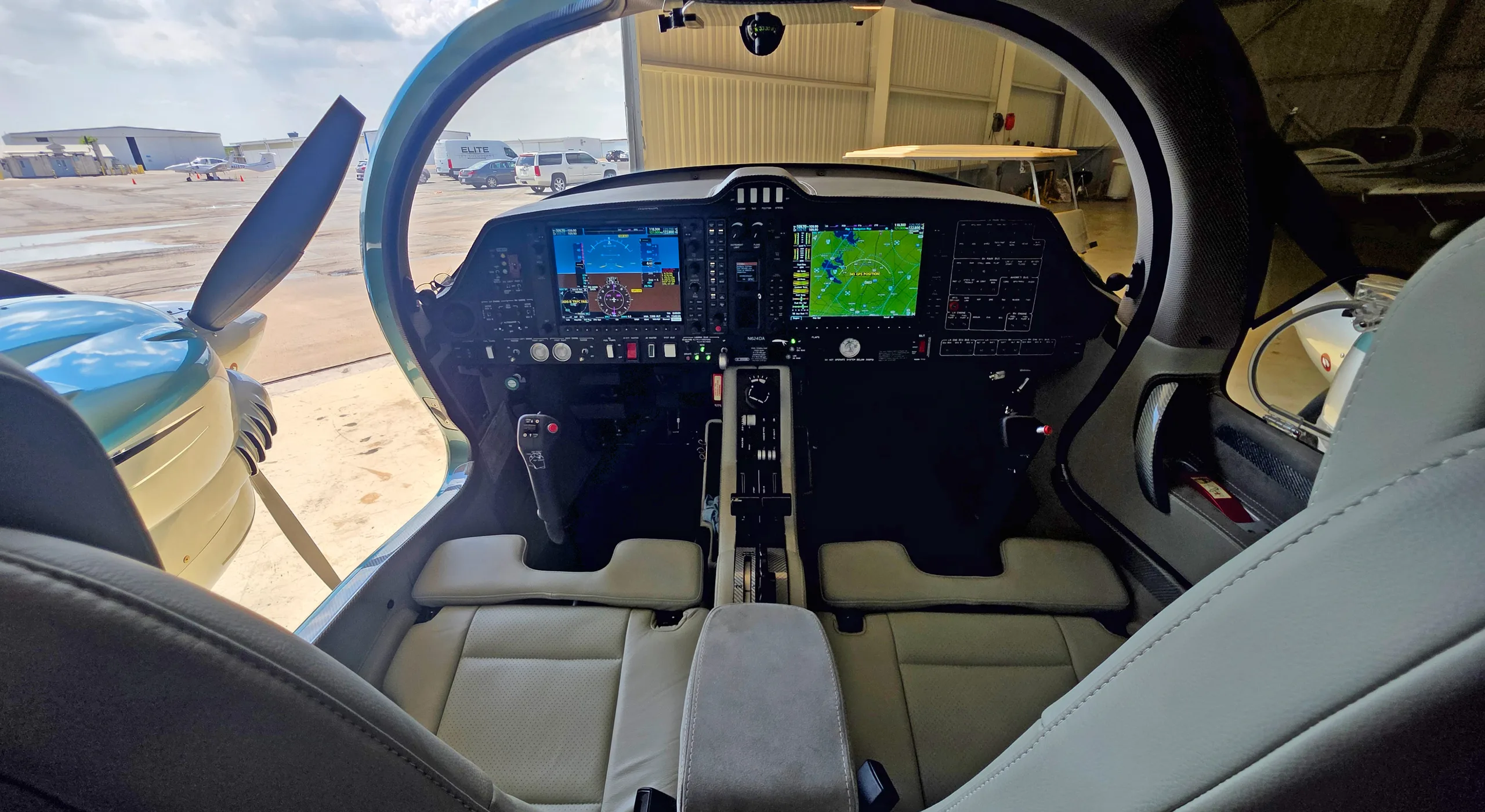 Cockpit and instrument panel of a 2023 Diamond DA62.