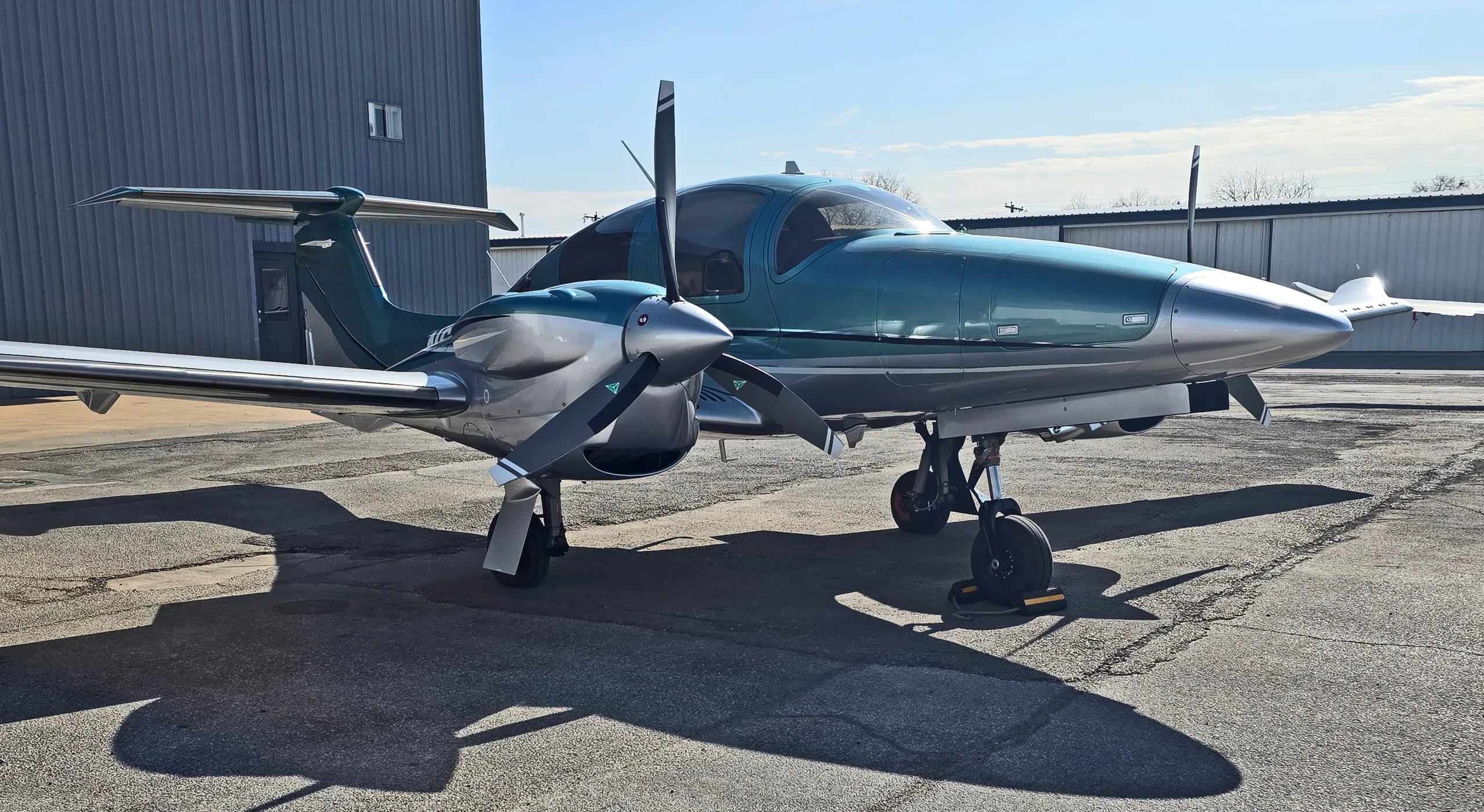 Exterior view of a 2023 Diamond DA62, N624DA.
