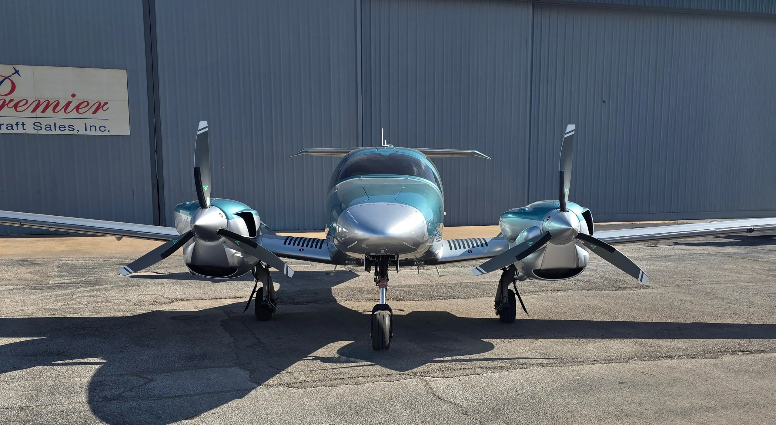Exterior view of a 2023 Diamond DA62, N624DA.
