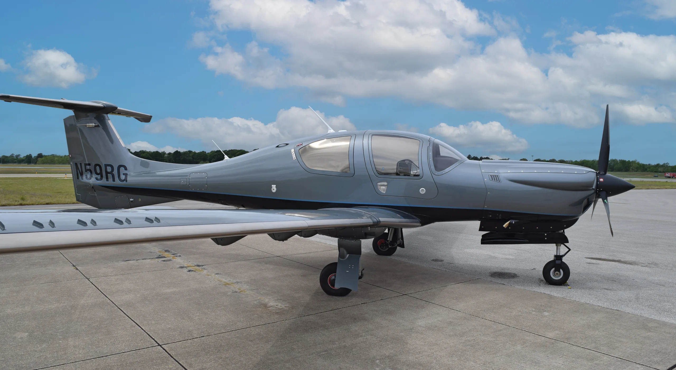 Exterior view of a 2025 Diamond DA50 RG, N59RG.